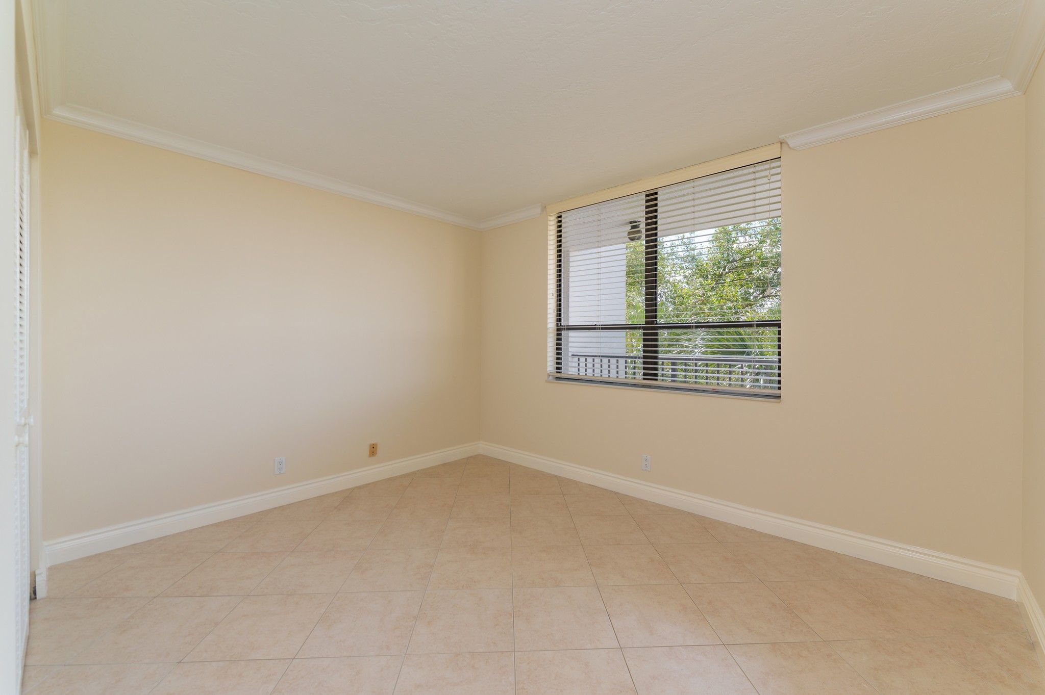 545 SE 12th Street Dania Beach FL 33004