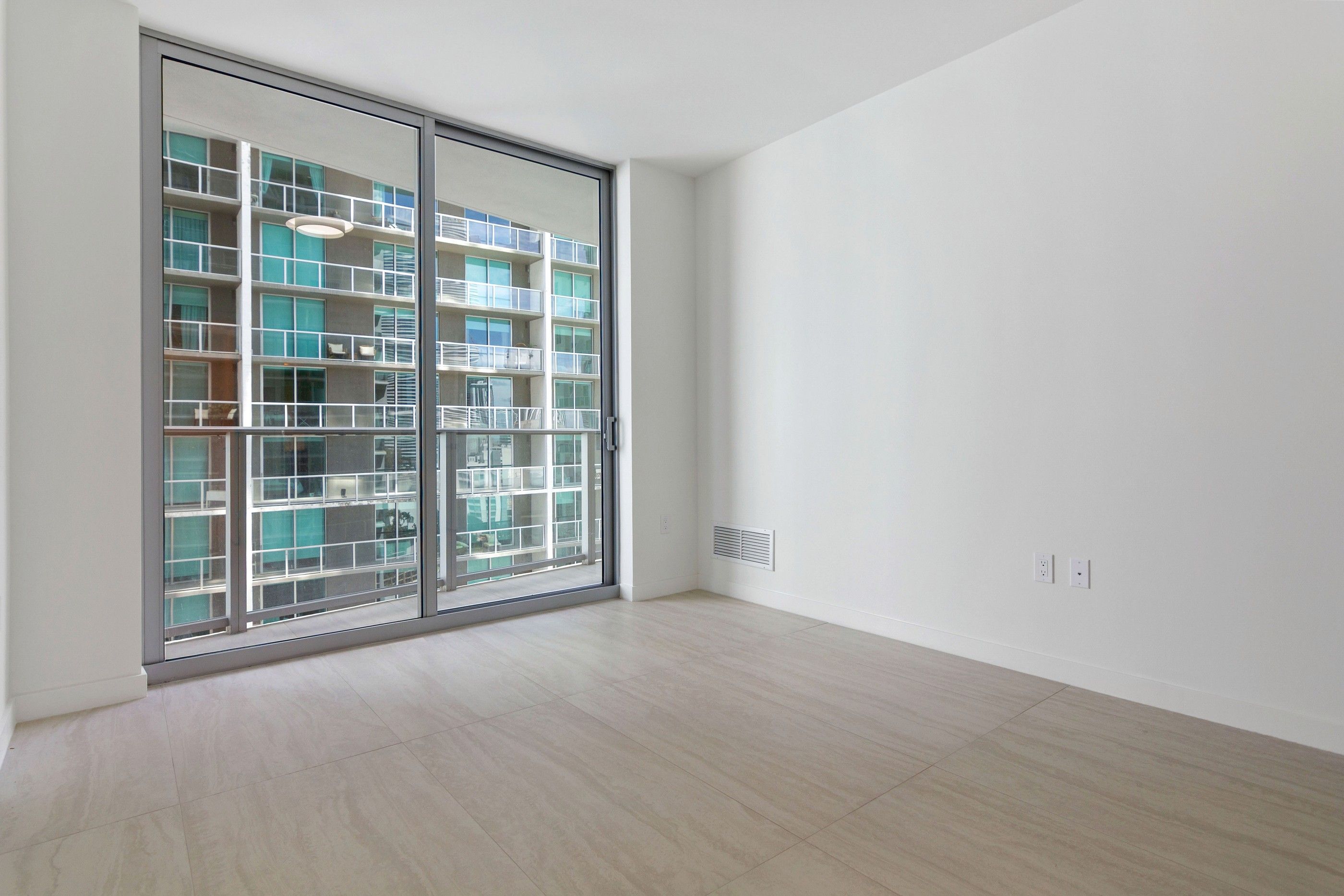 77 SE 5th Street Miami FL 33131
