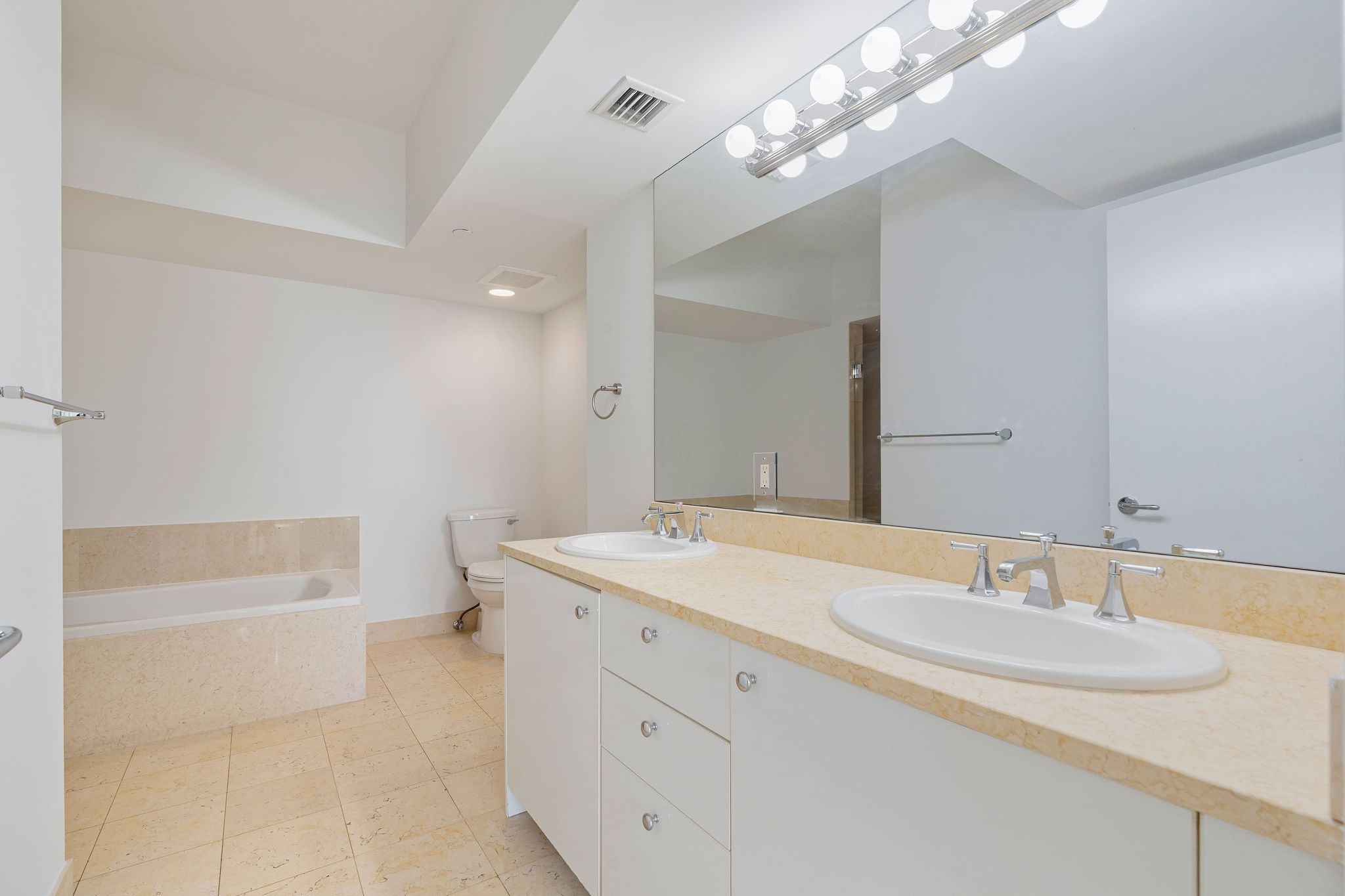 20000 E Country Club Drive Aventura FL 33180