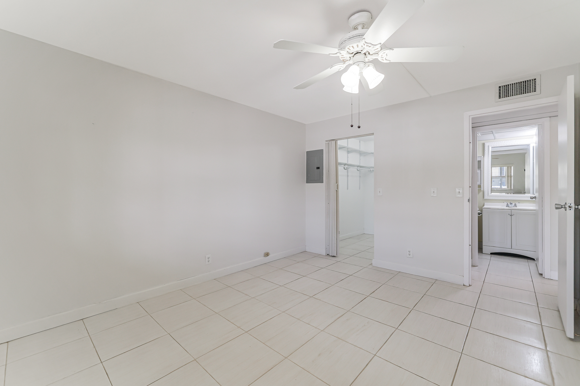 629 Saxony Place Delray Beach FL 33446