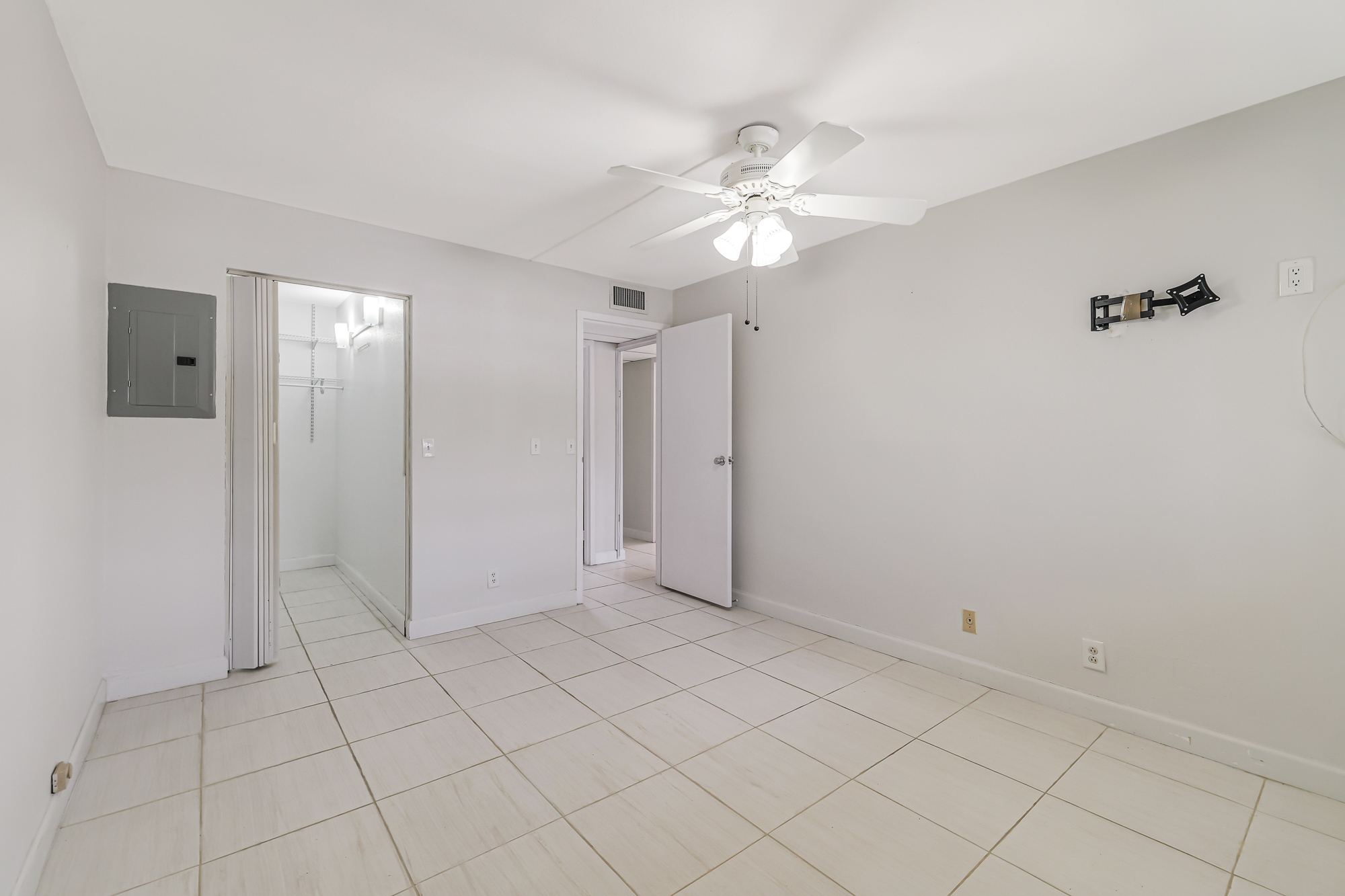629 Saxony Place Delray Beach FL 33446