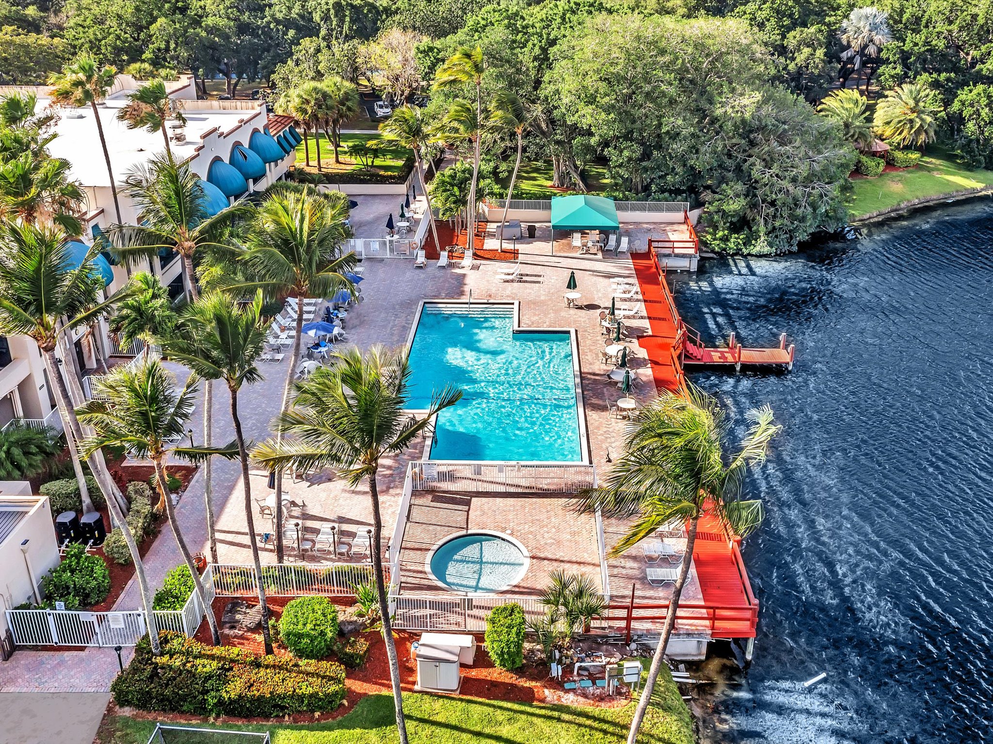 9340 Lagoon Place Davie FL 33324