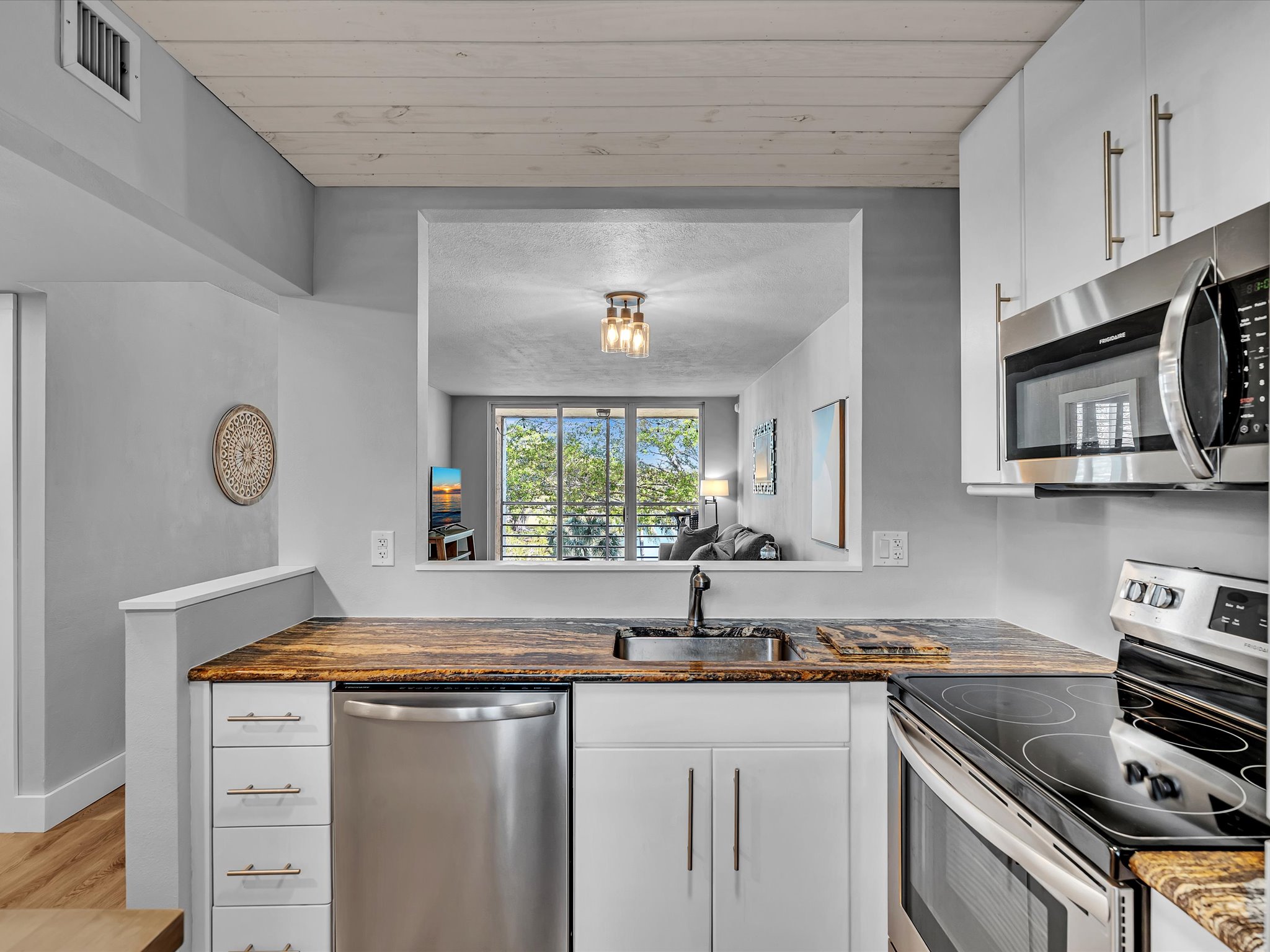 9340 Lagoon Place Davie FL 33324