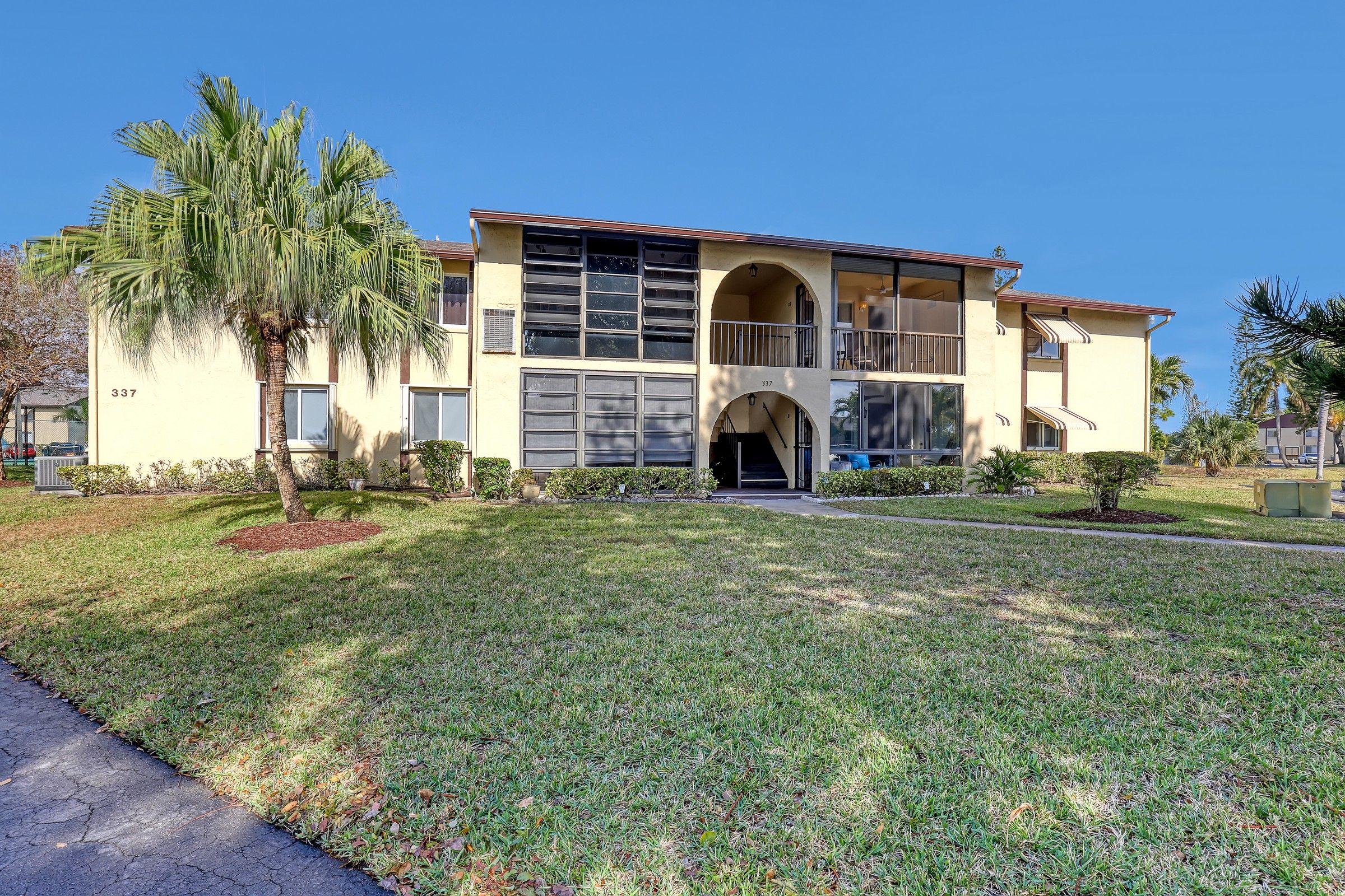 337 Pine Ridge Circle Green Acres FL 33463