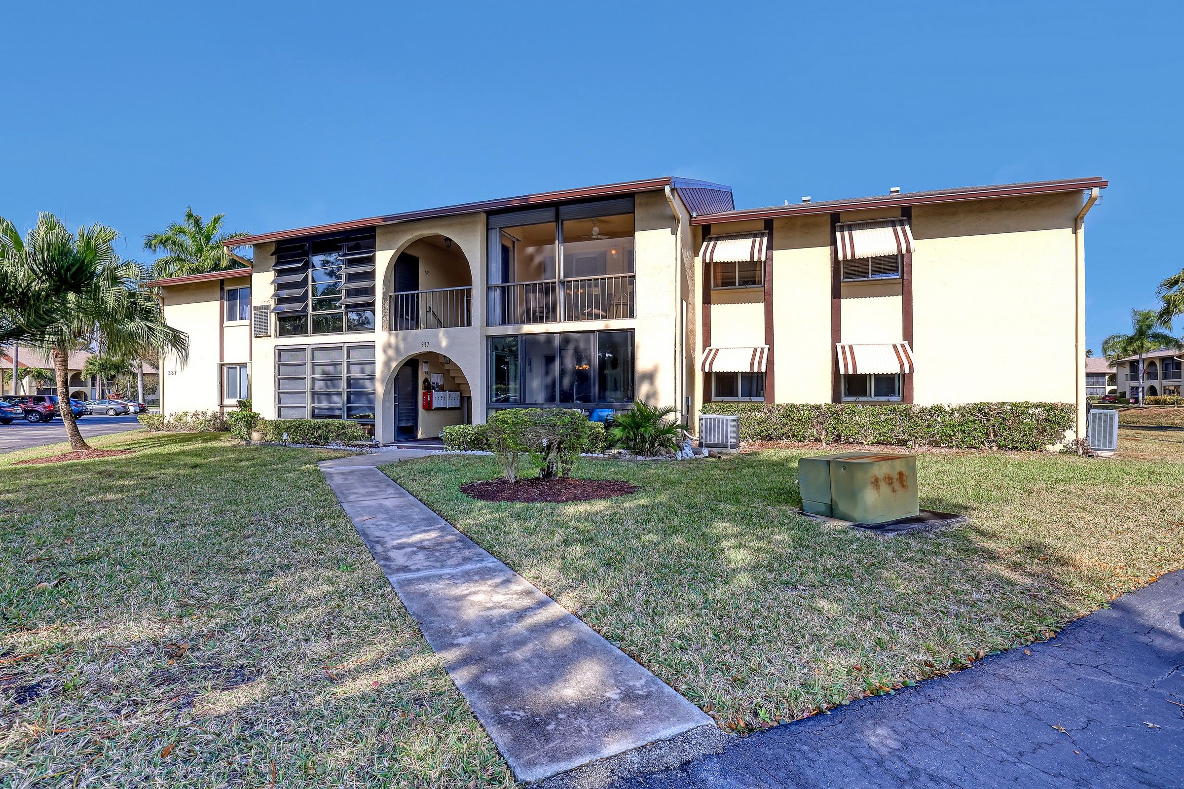 337 Pine Ridge Circle Green Acres FL 33463