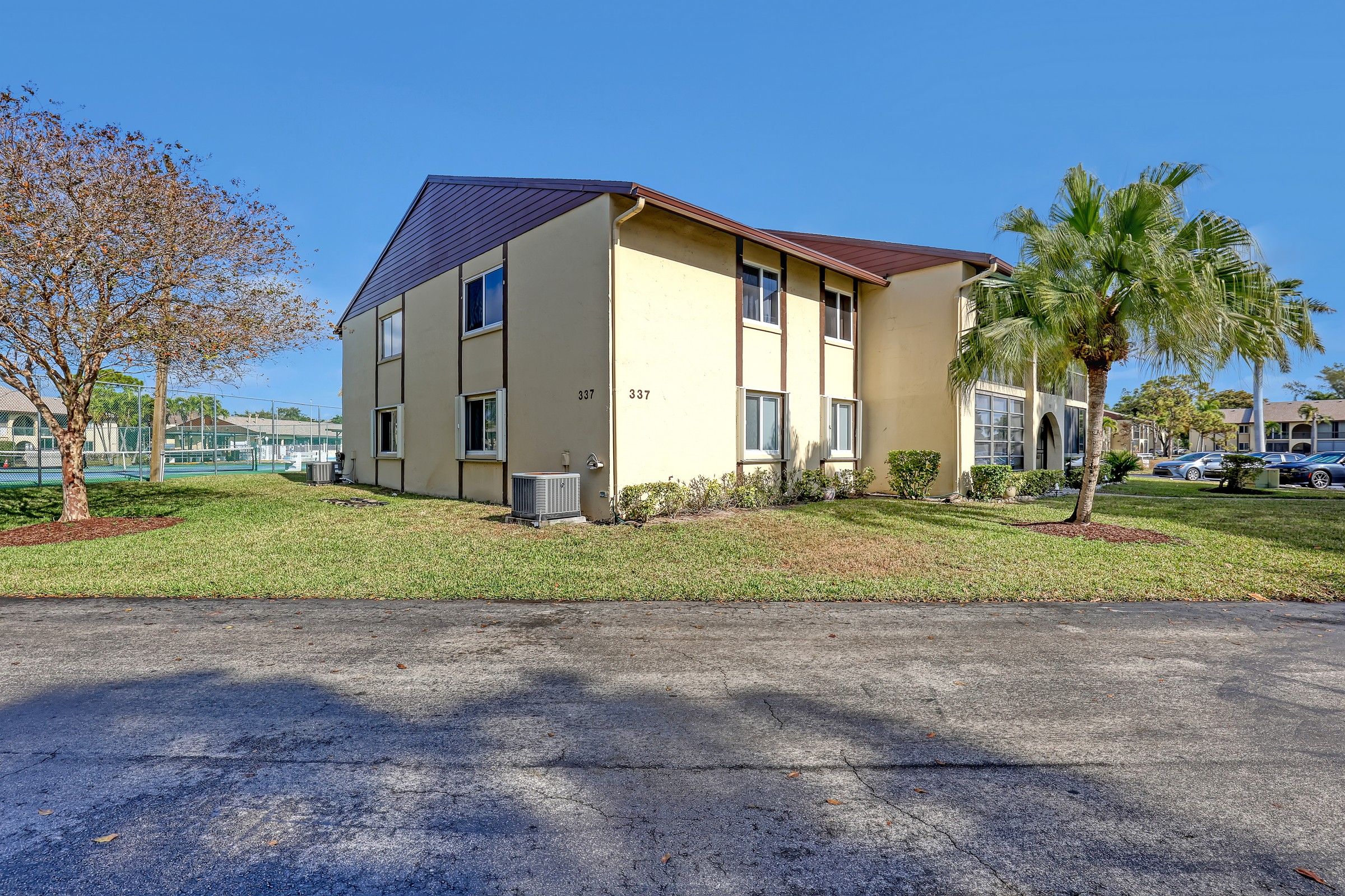 337 Pine Ridge Circle Green Acres FL 33463