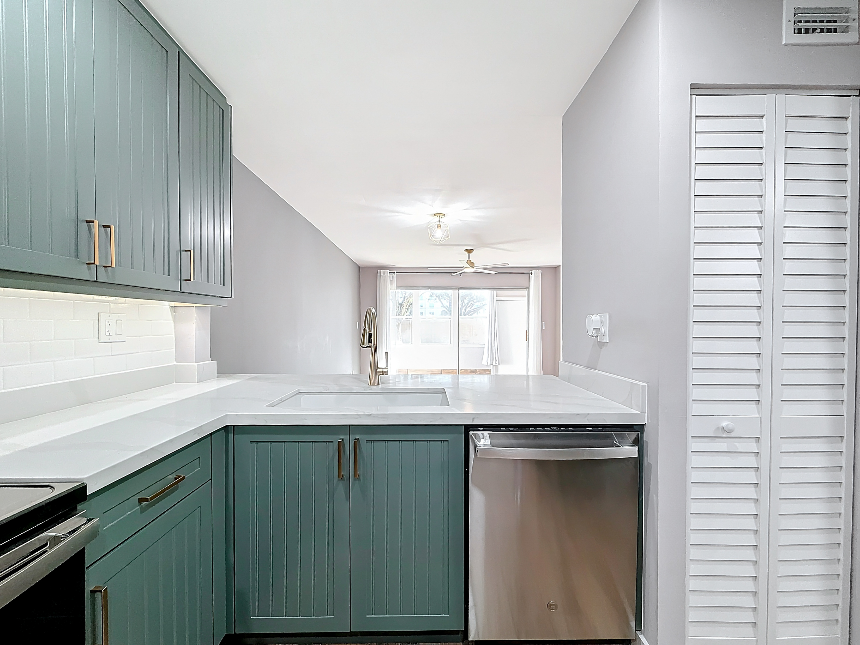 8818 W Mcnab Road Tamarac FL 33321
