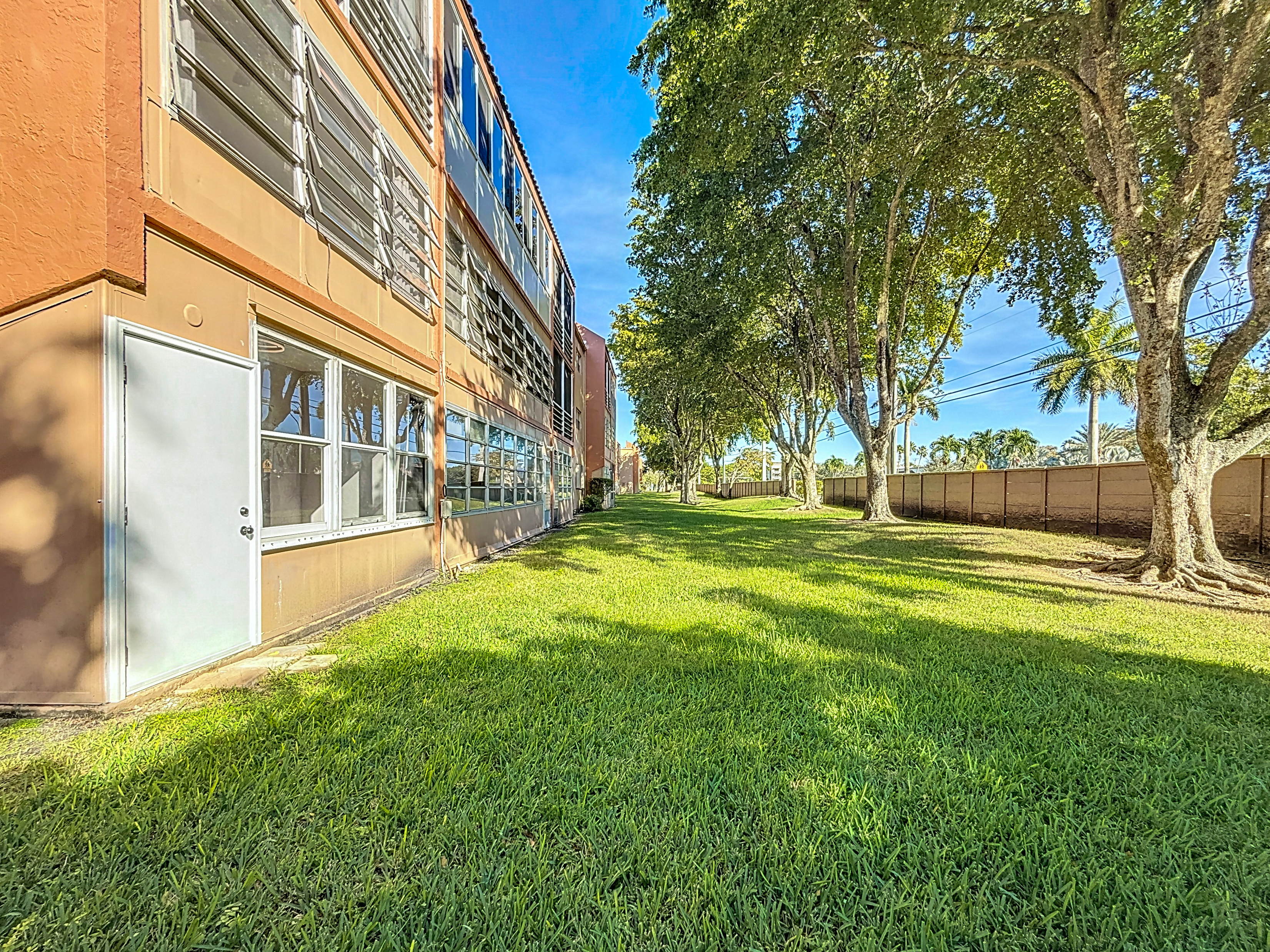 8818 W Mcnab Road Tamarac FL 33321