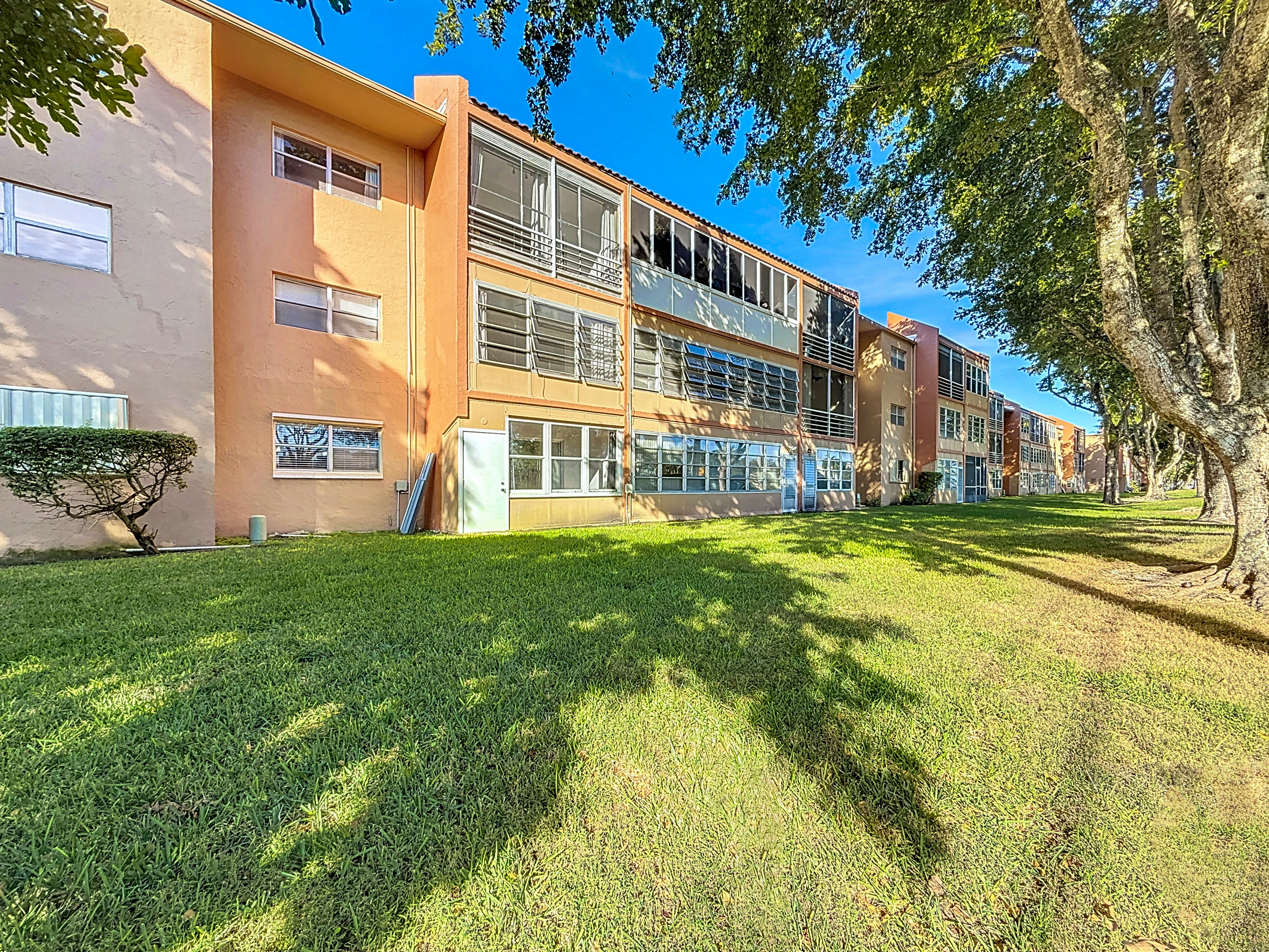 8818 W Mcnab Road Tamarac FL 33321