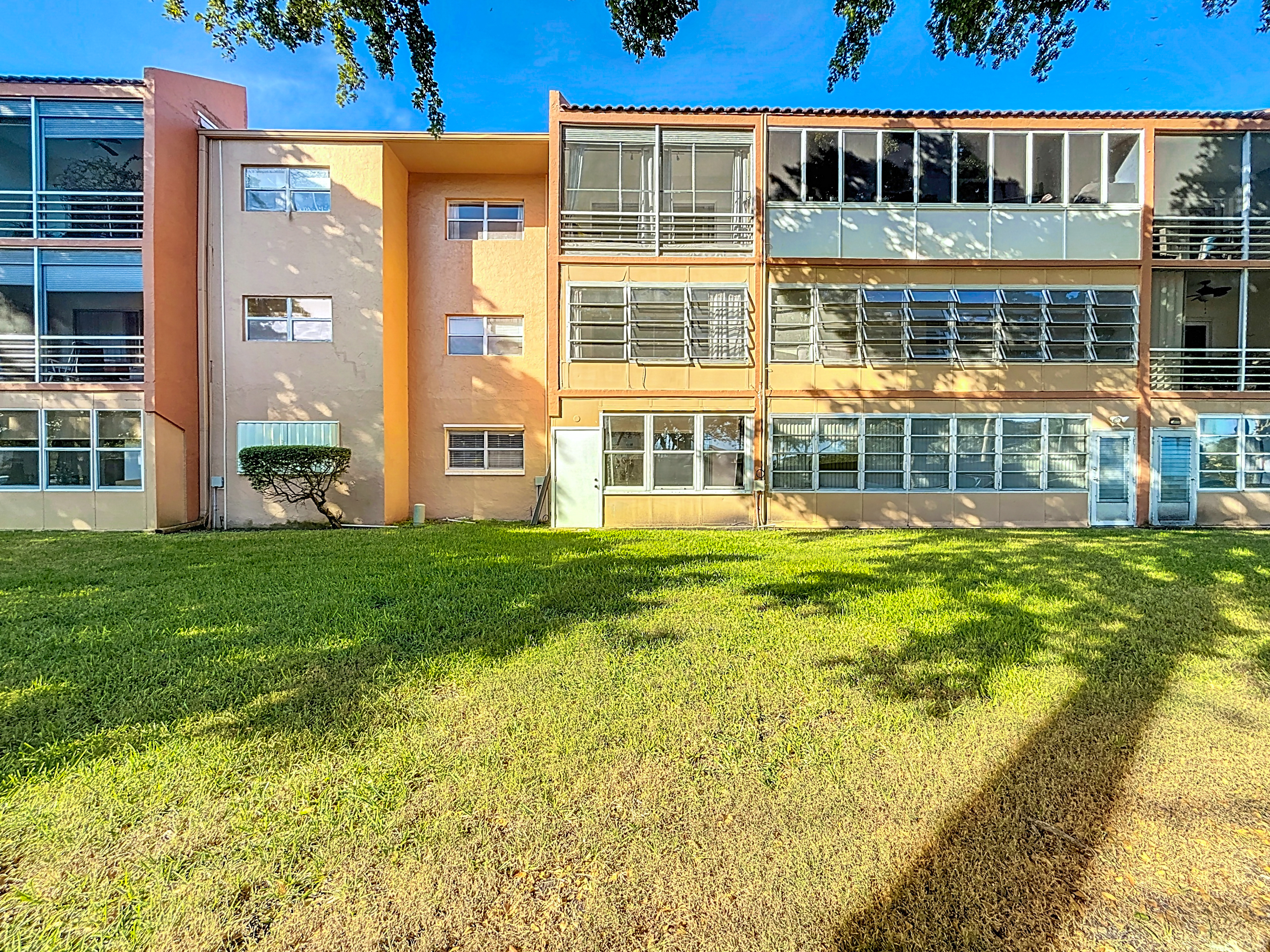 8818 W Mcnab Road Tamarac FL 33321