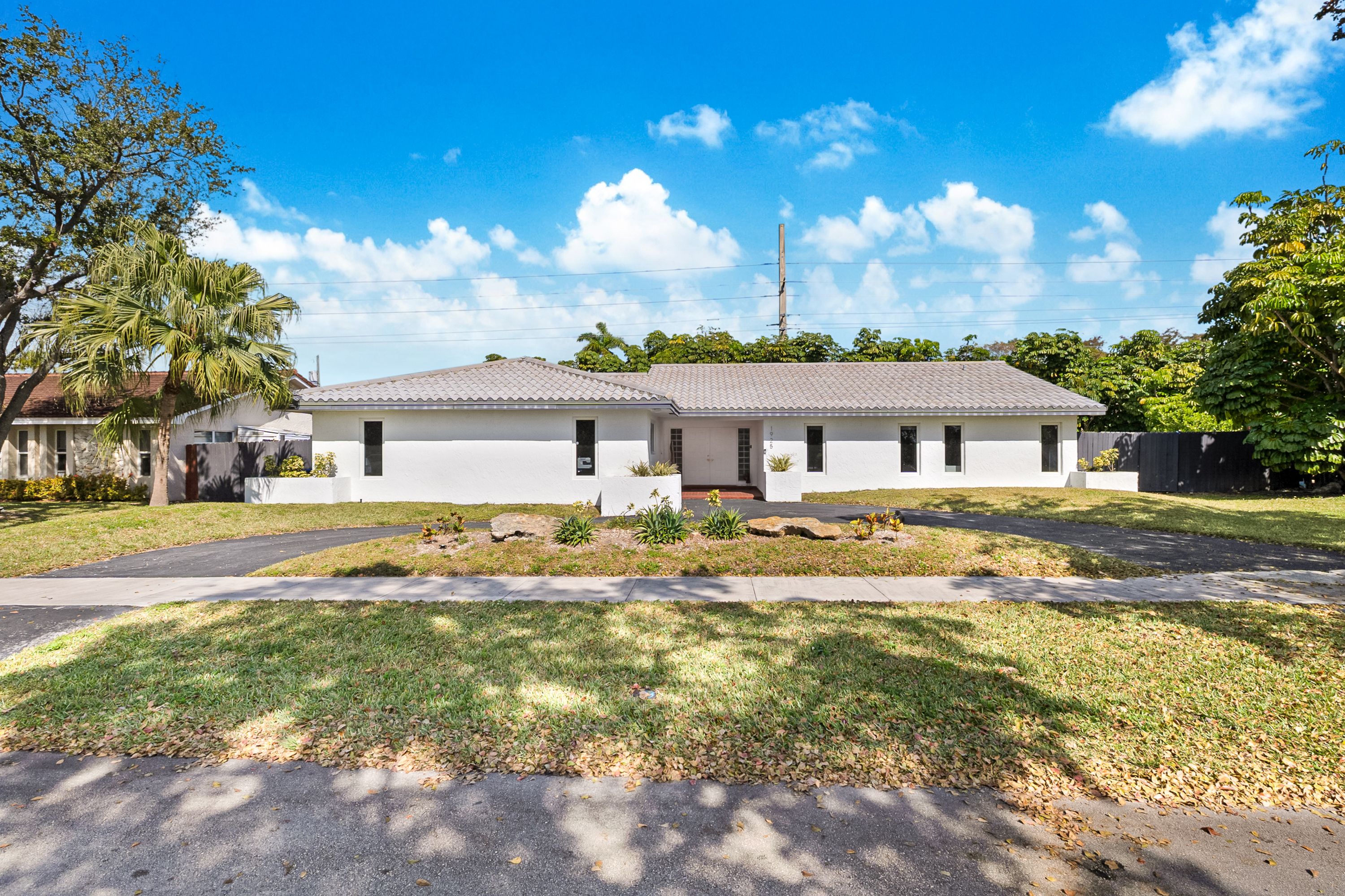 1925 NE 214th Terrace Miami FL 33179
