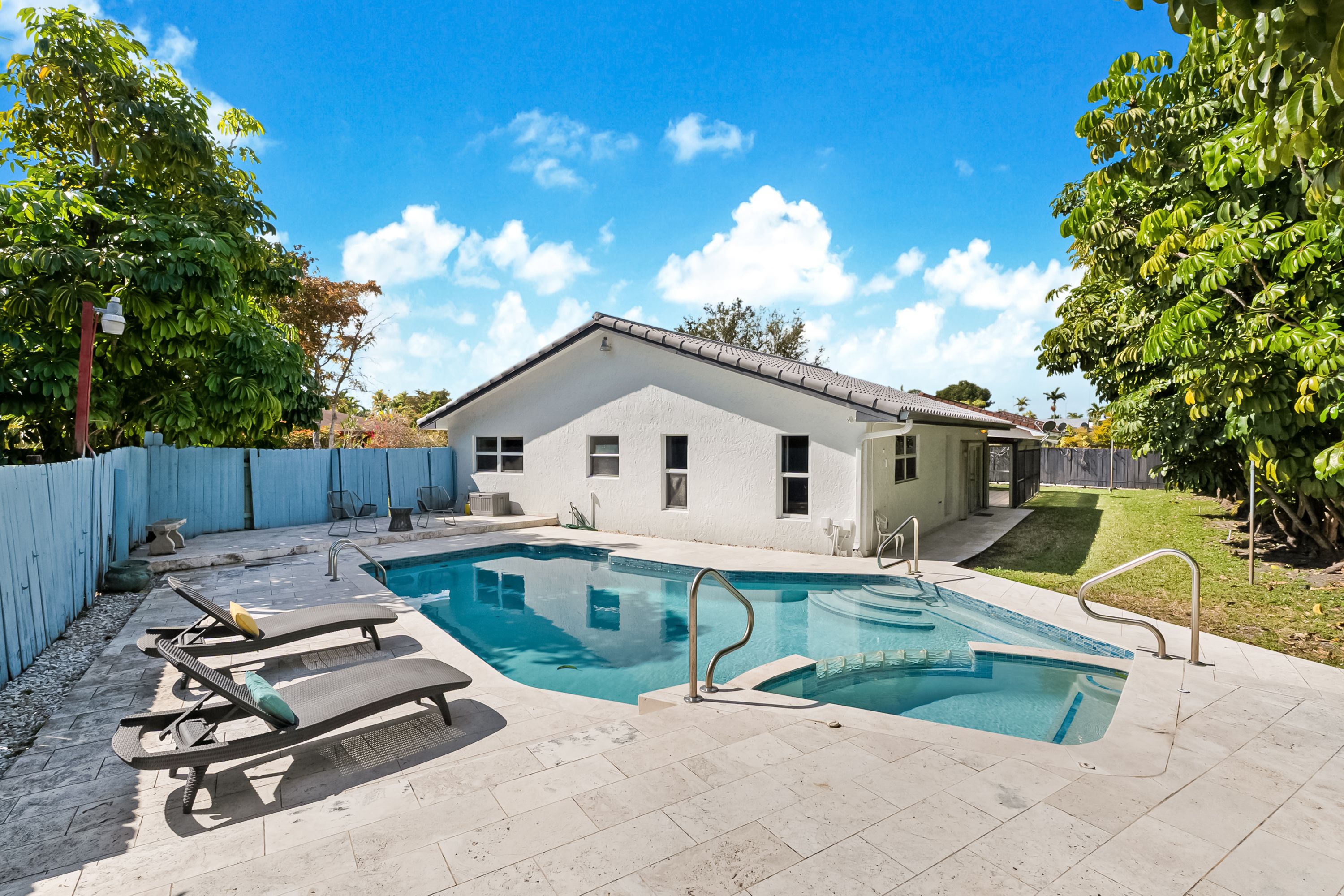 1925 NE 214th Terrace Miami FL 33179