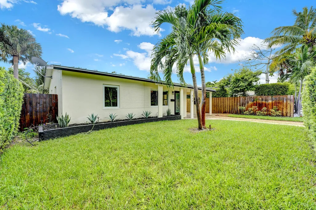 820 NE 17th Street Fort Lauderdale FL 33305