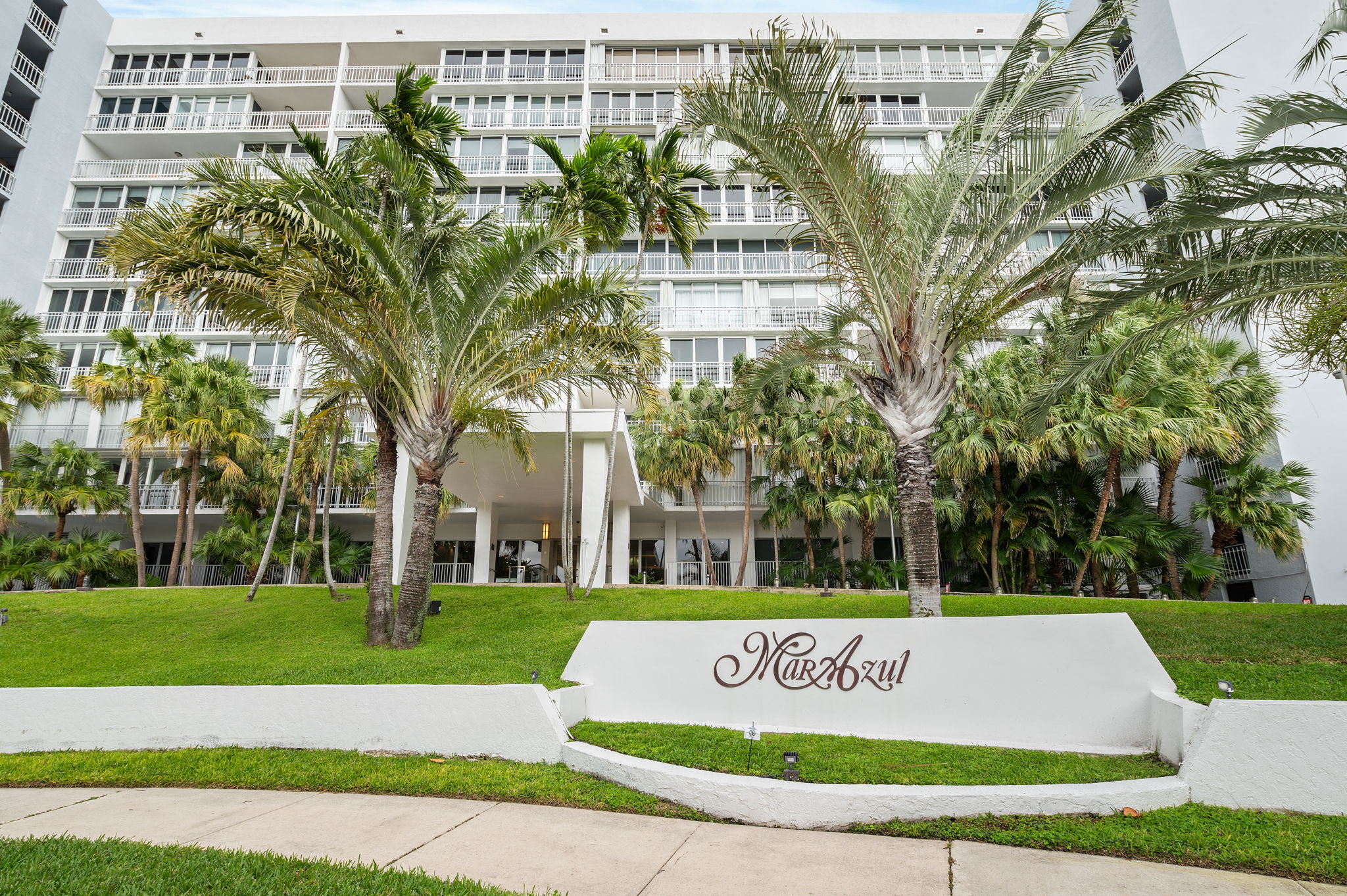 600 Grapetree Drive Key Biscayne FL 33149