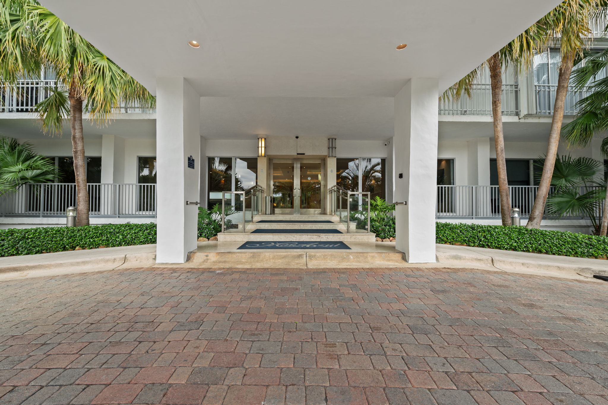 600 Grapetree Drive Key Biscayne FL 33149