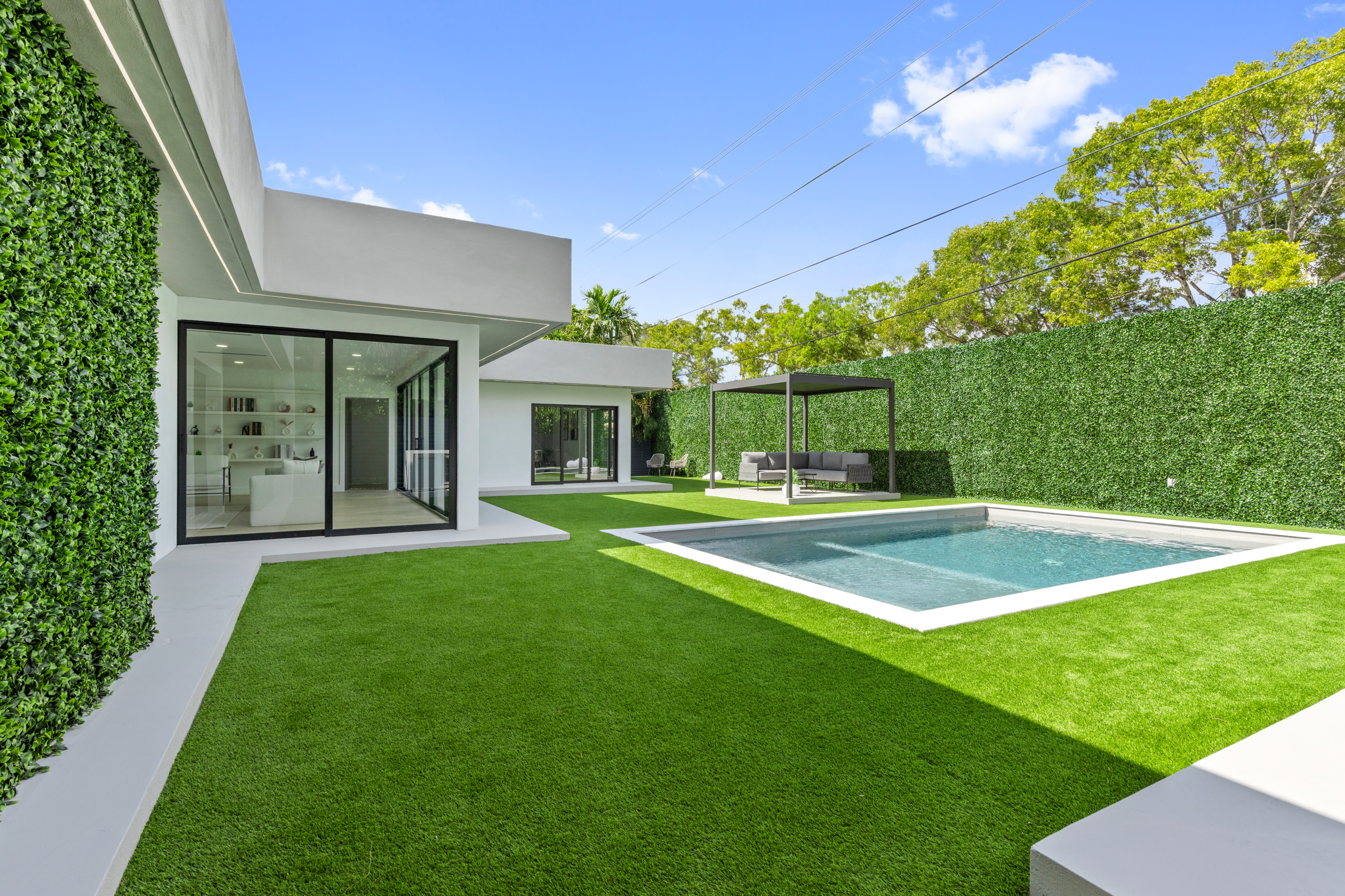 85 W Shore Drive W Miami FL 33133