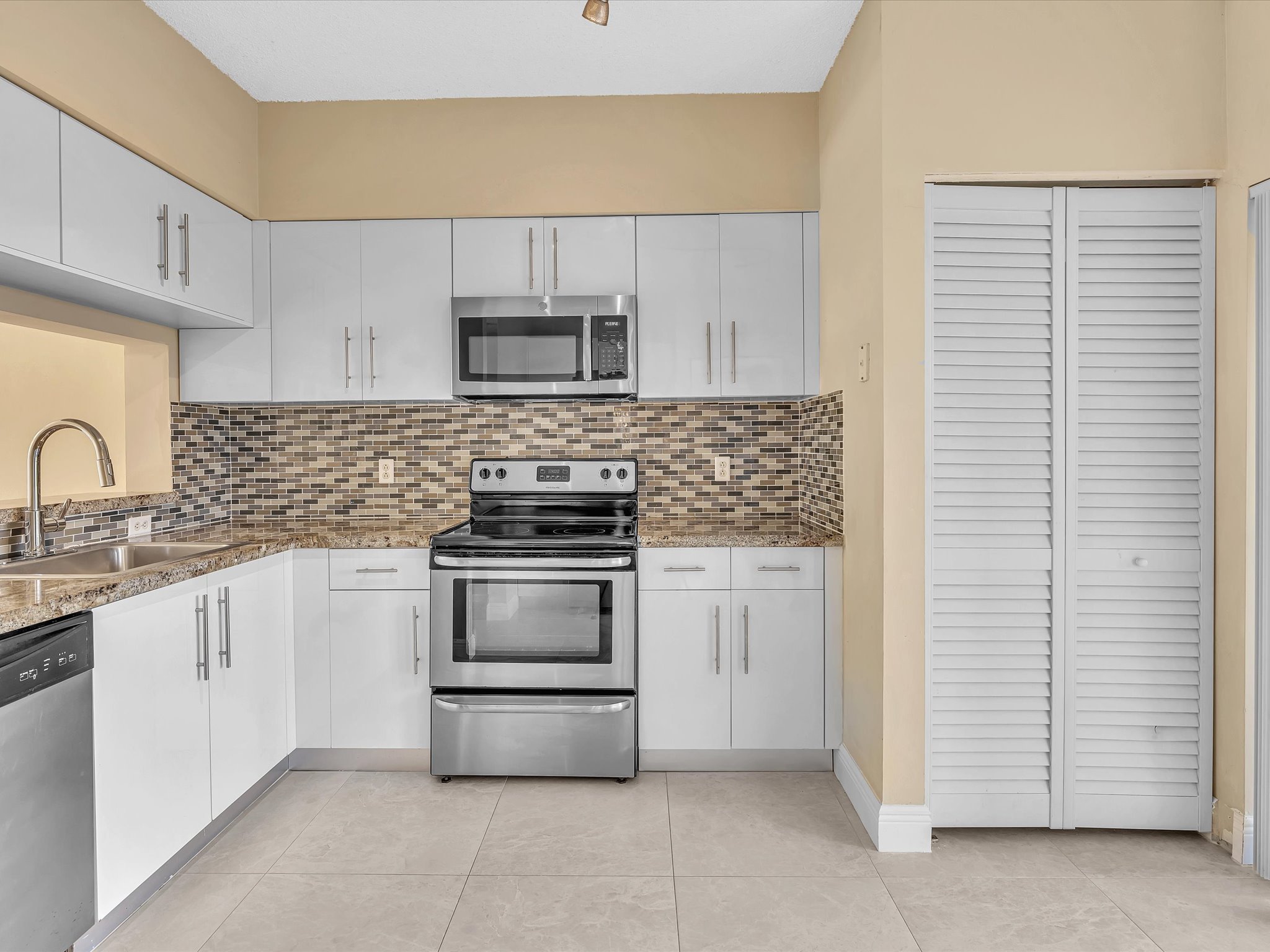 60 Key West Court Weston FL 33326