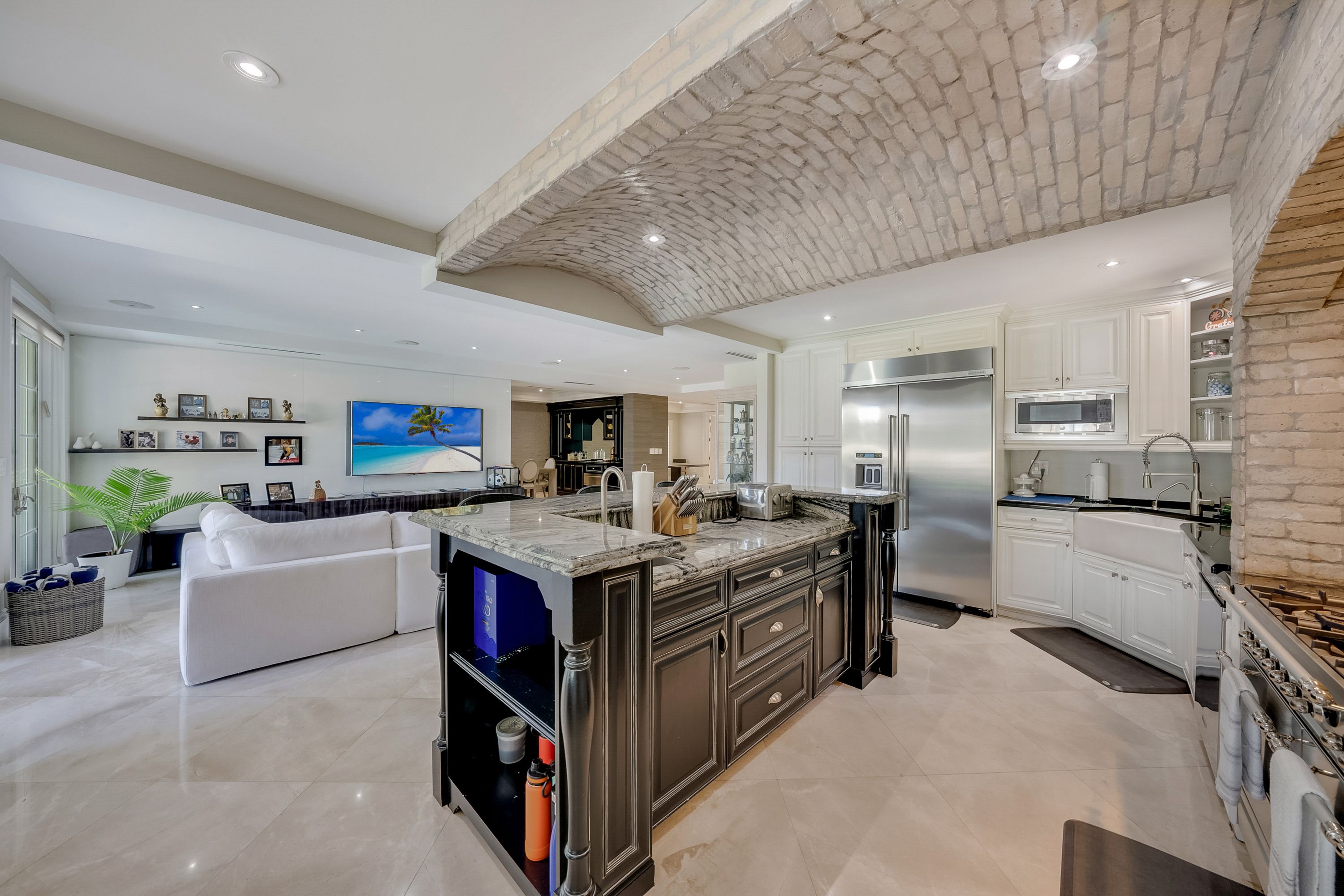 520 N Parkway Golden Beach FL 33160