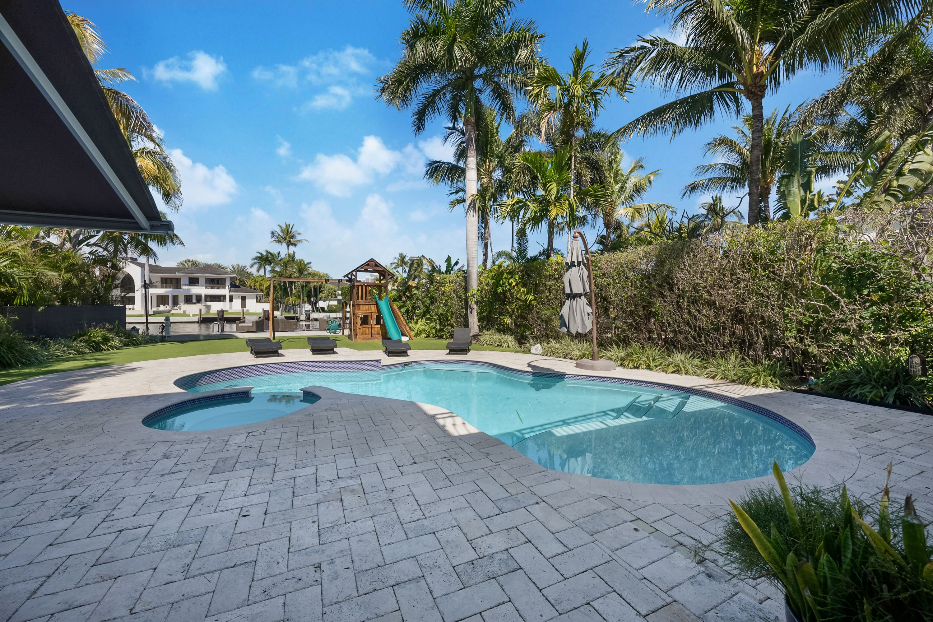 520 N Parkway Golden Beach FL 33160