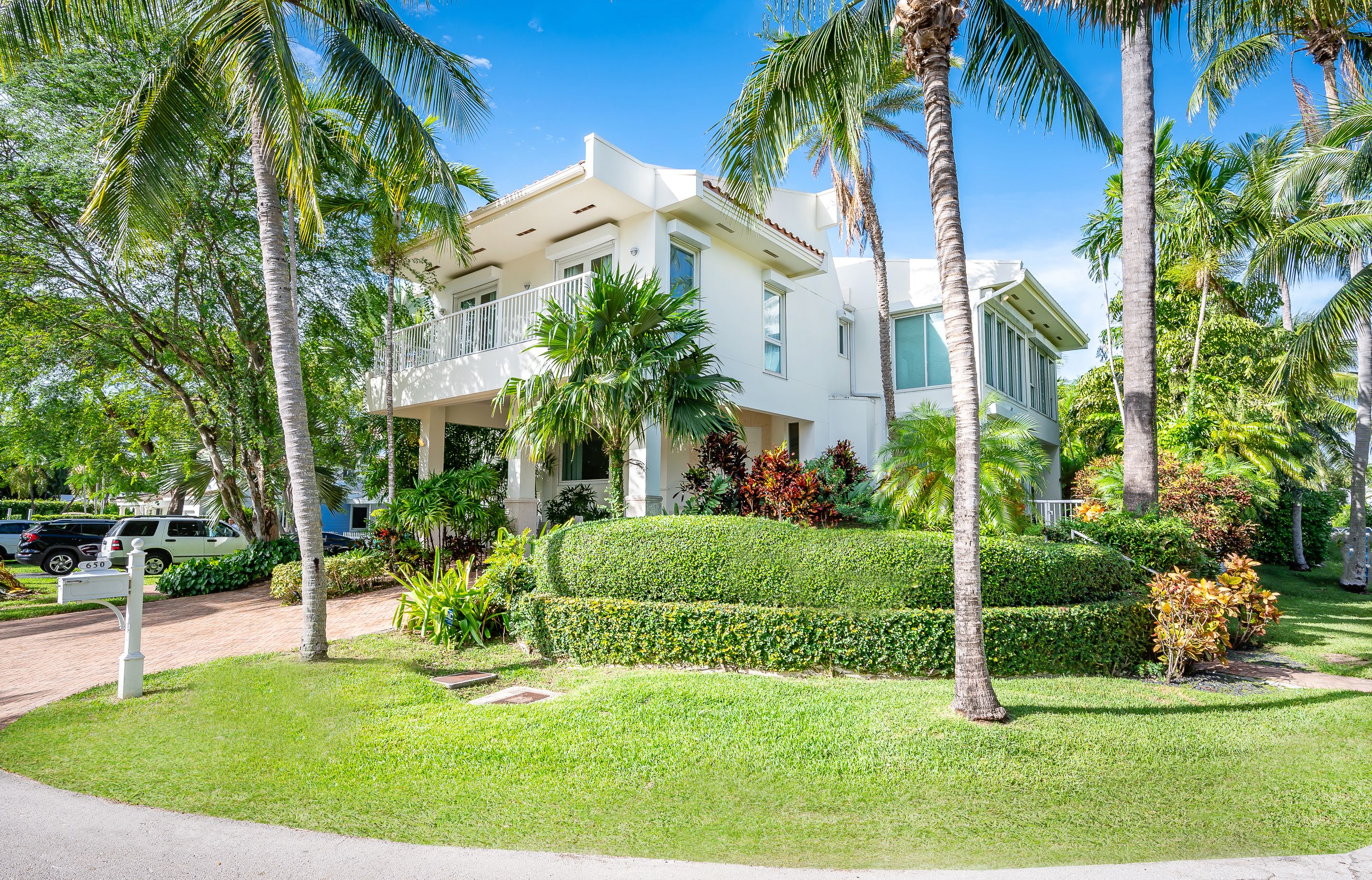 650 Curtiswood Drive Key Biscayne FL 33149
