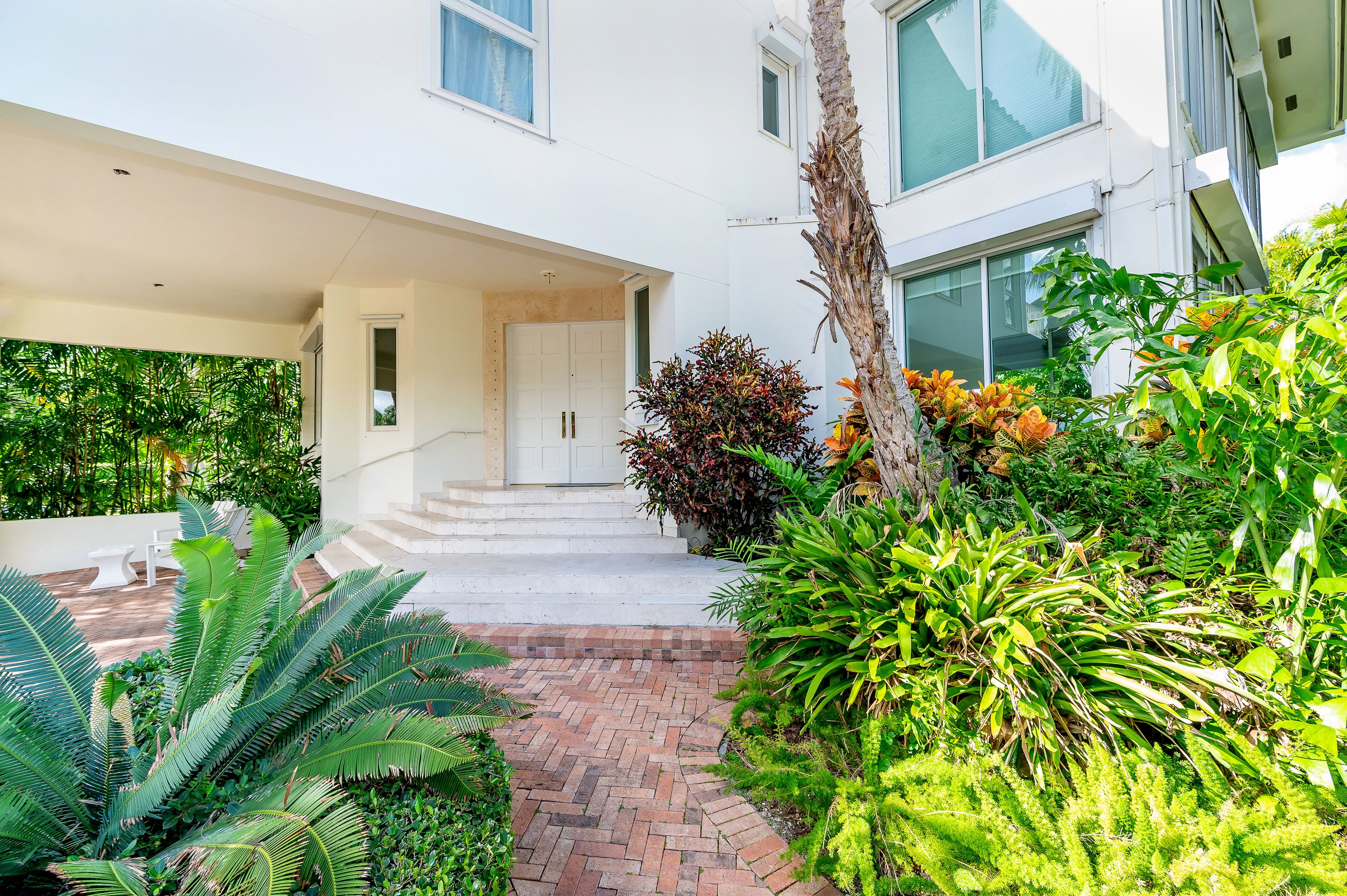 650 Curtiswood Drive Key Biscayne FL 33149
