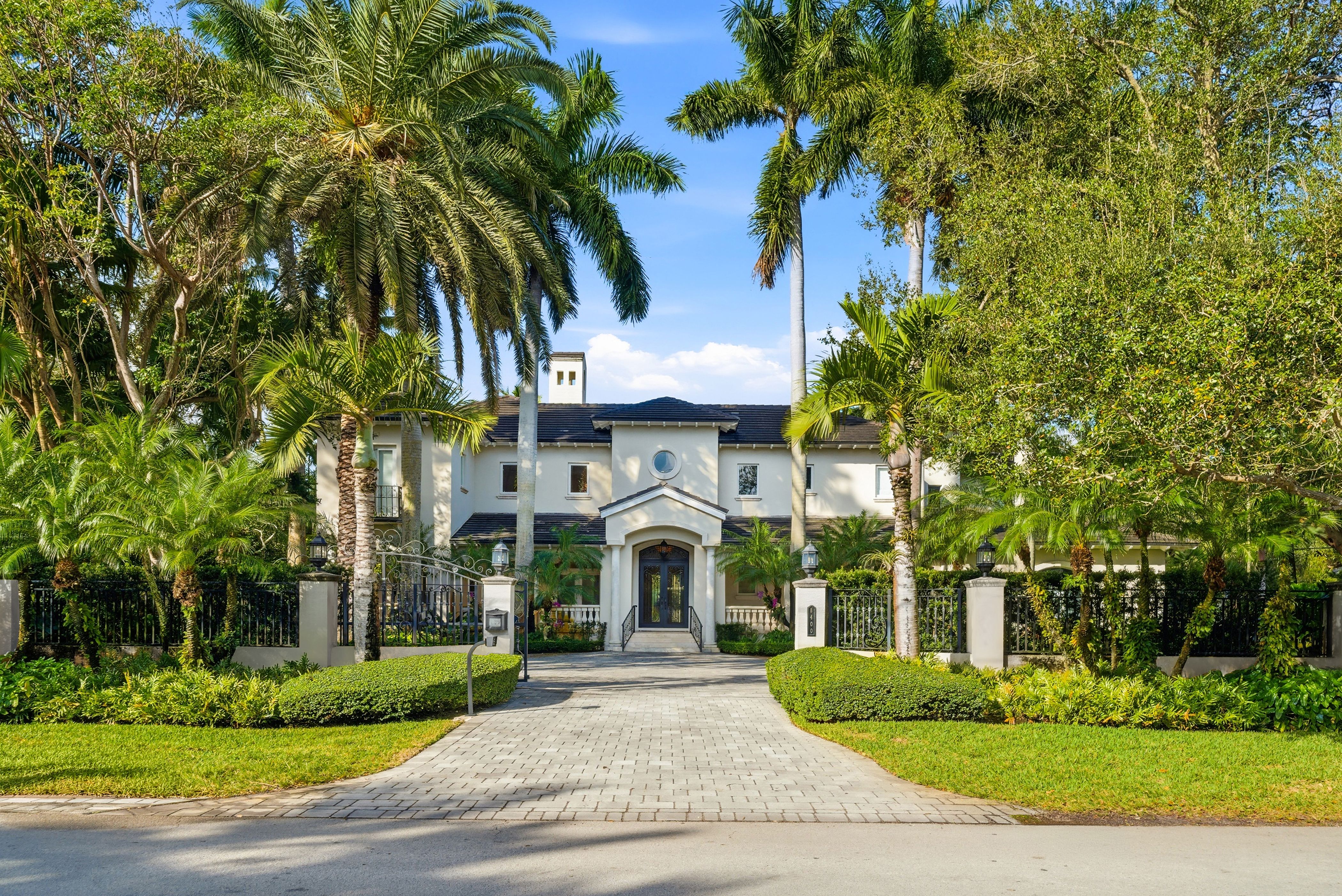 8400 SW 52nd Avenue Miami FL 33143