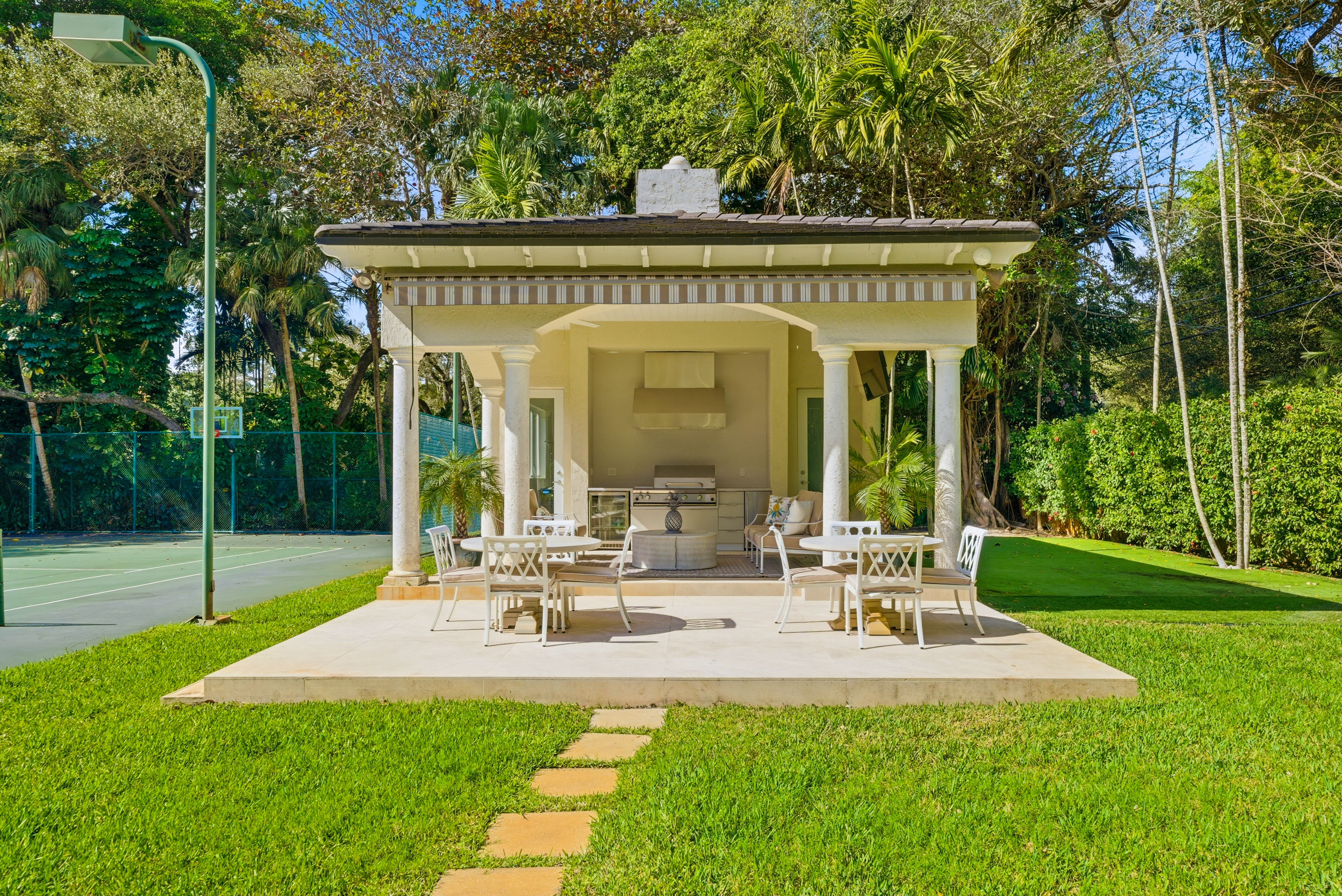 8400 SW 52nd Avenue Miami FL 33143