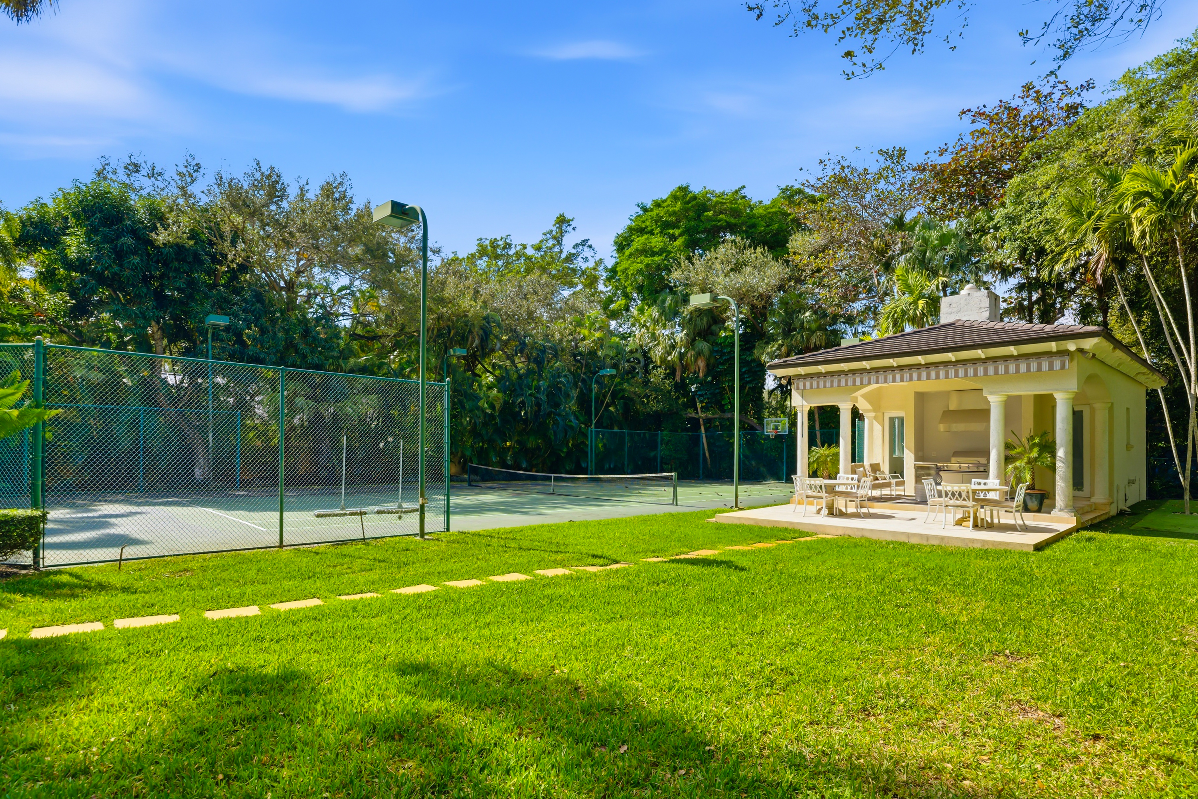 8400 SW 52nd Avenue Miami FL 33143