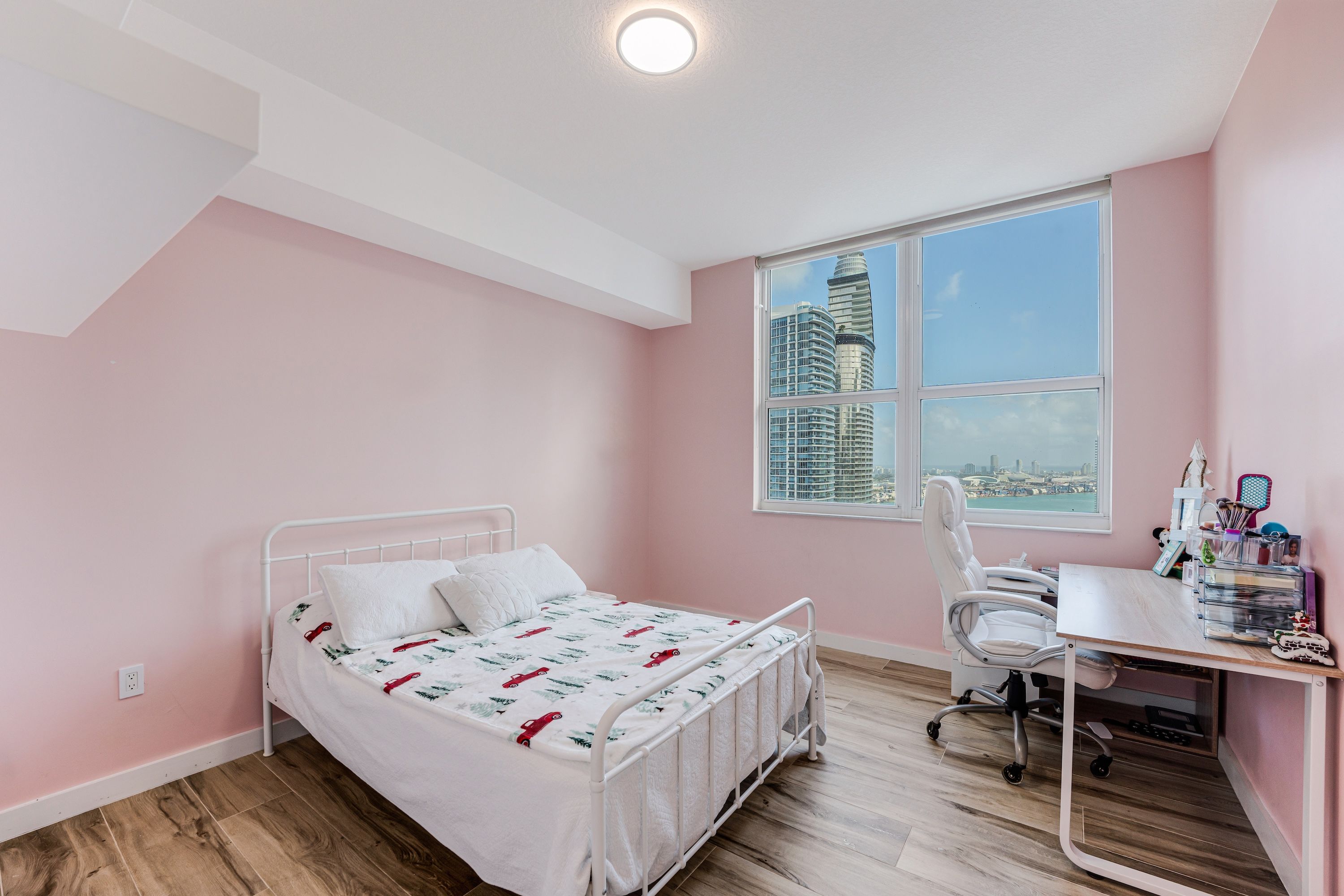 31 SE 5th Street Miami FL 33131