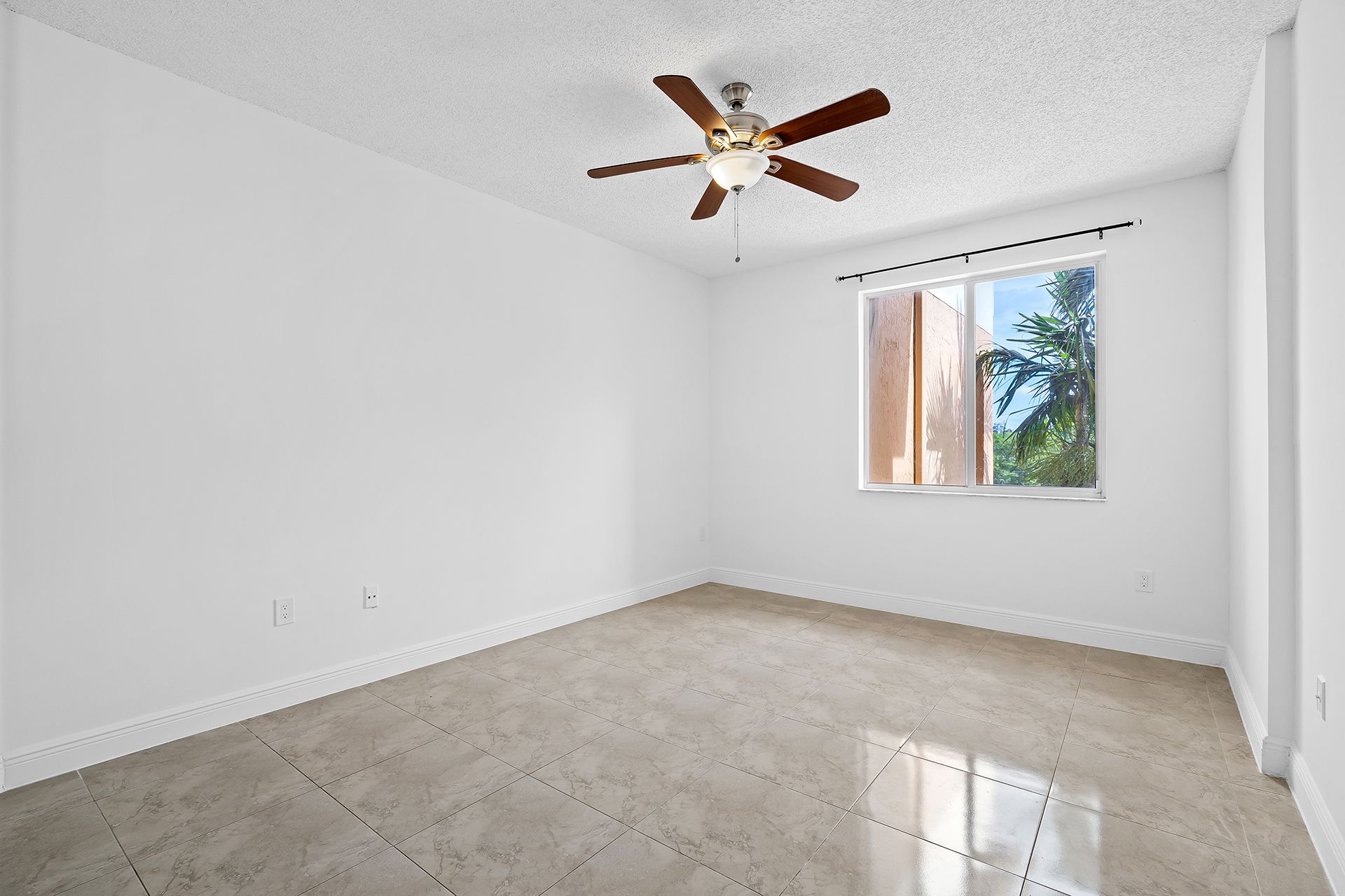 6992 SW 39th Street Davie FL 33314