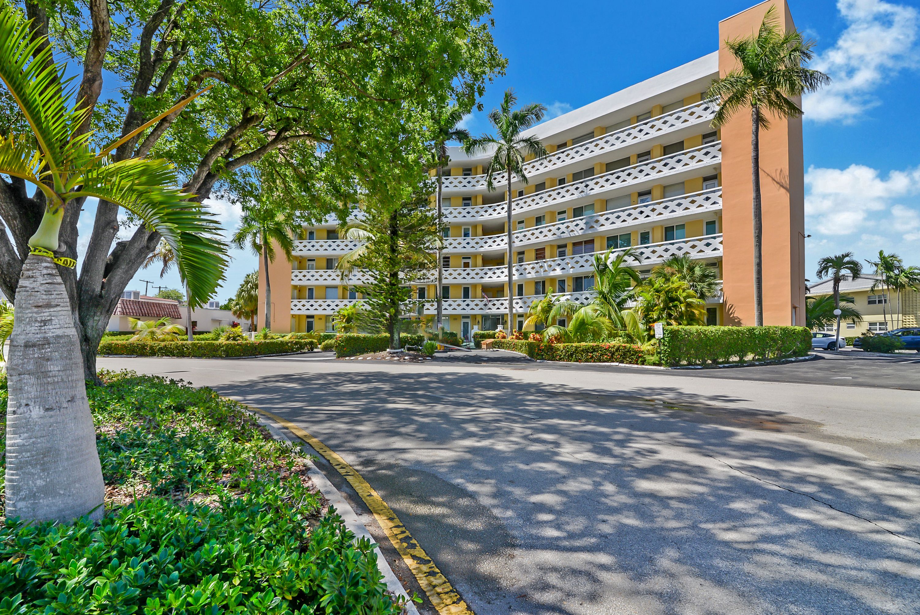 2400 NE 9th Street Fort Lauderdale FL 33304