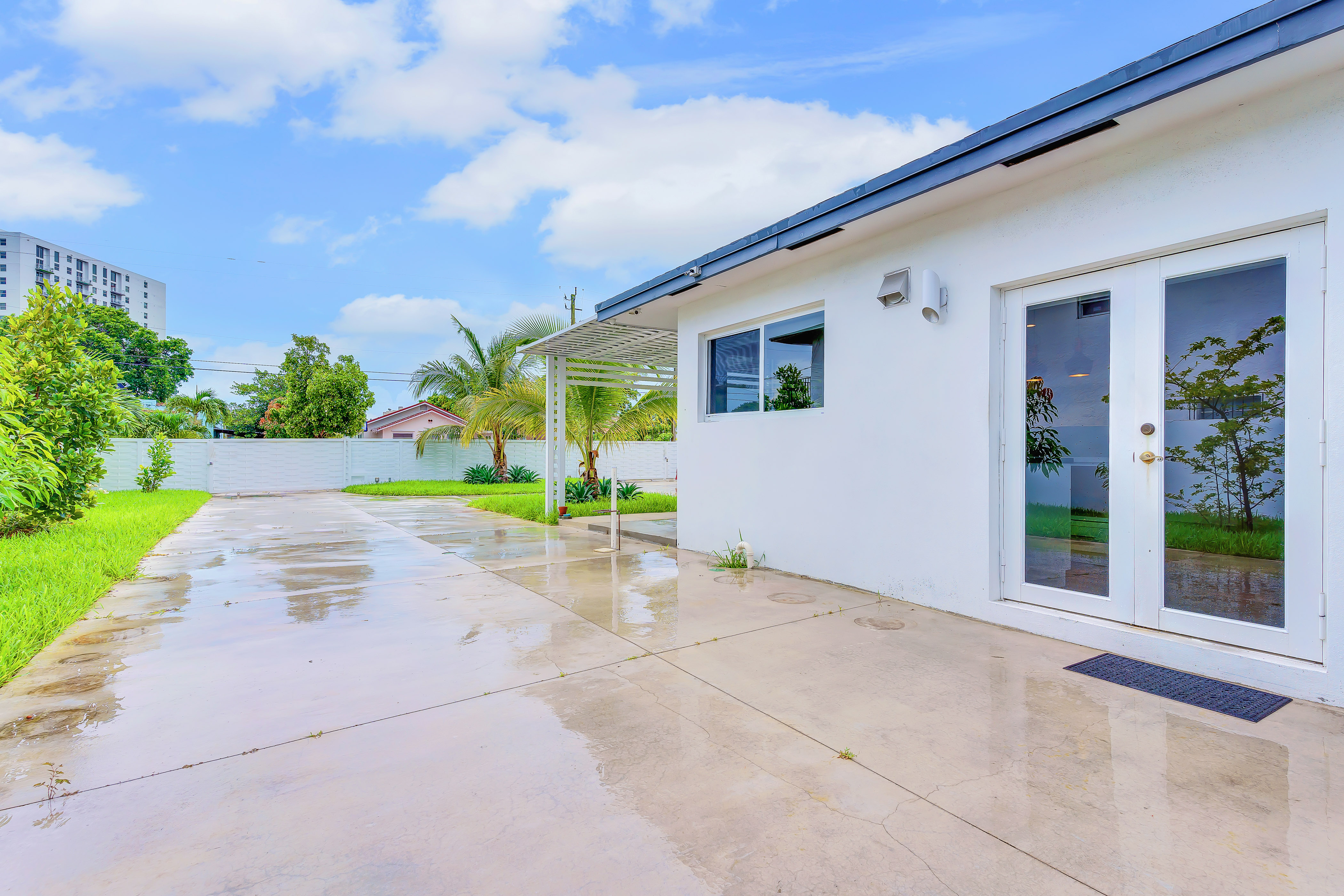 2247 NW 2nd Street Miami FL 33125