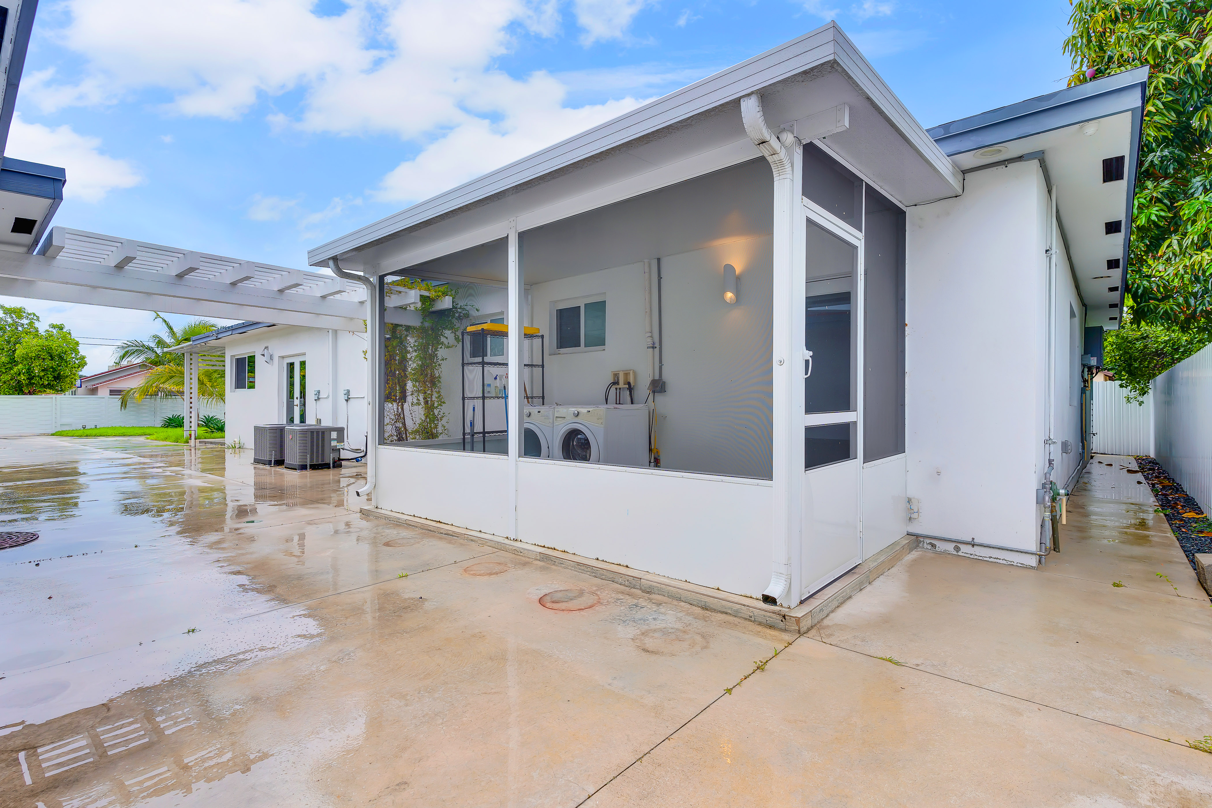 2247 NW 2nd Street Miami FL 33125