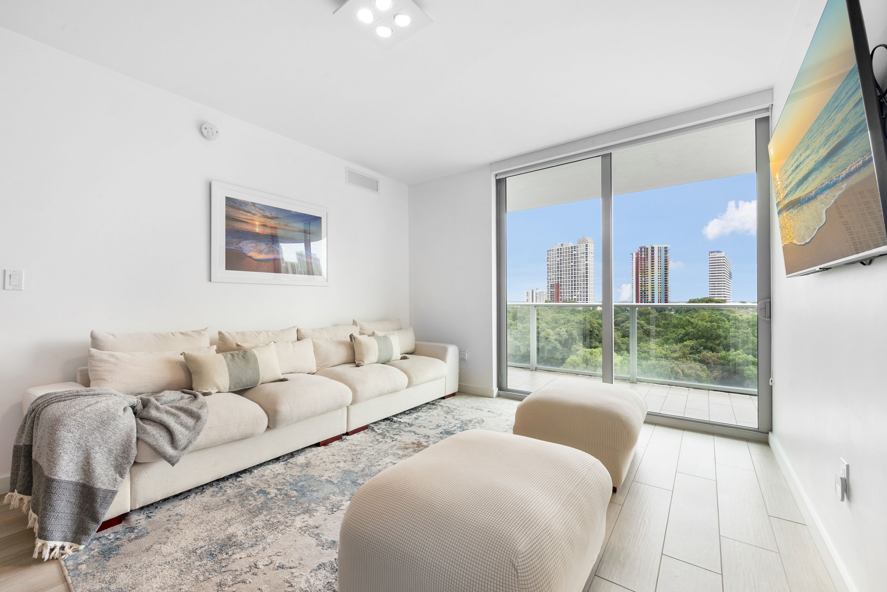 1600 SW 1st Avenue Miami FL 33129