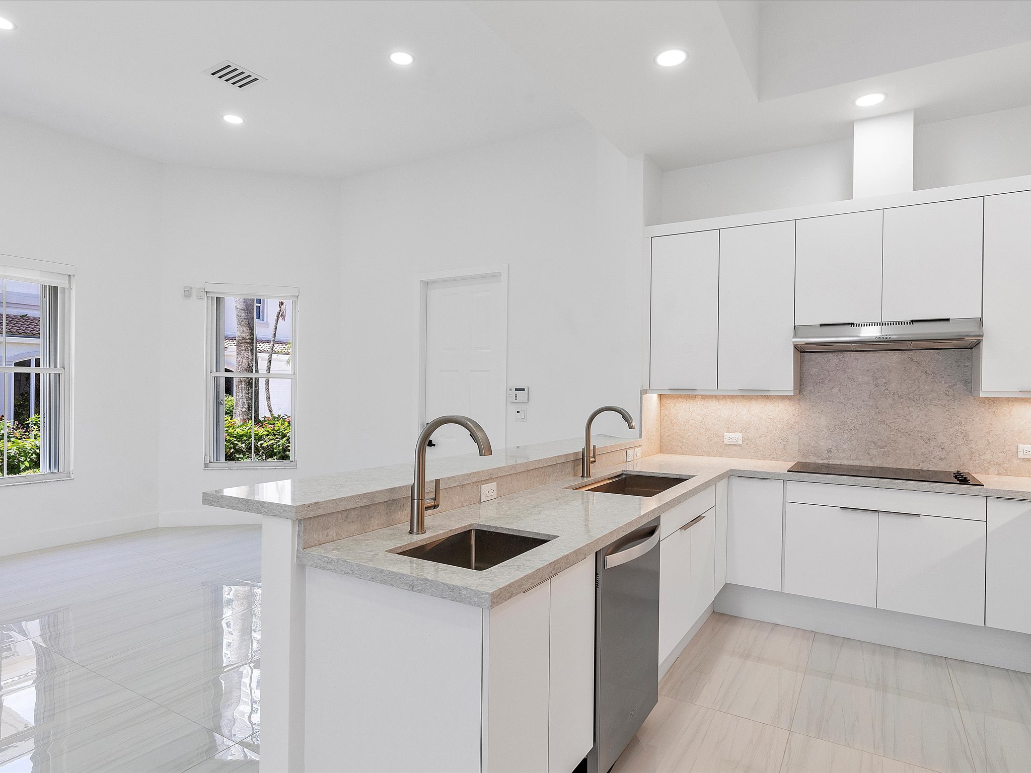 21301 NE 38th Avenue Aventura FL 33180