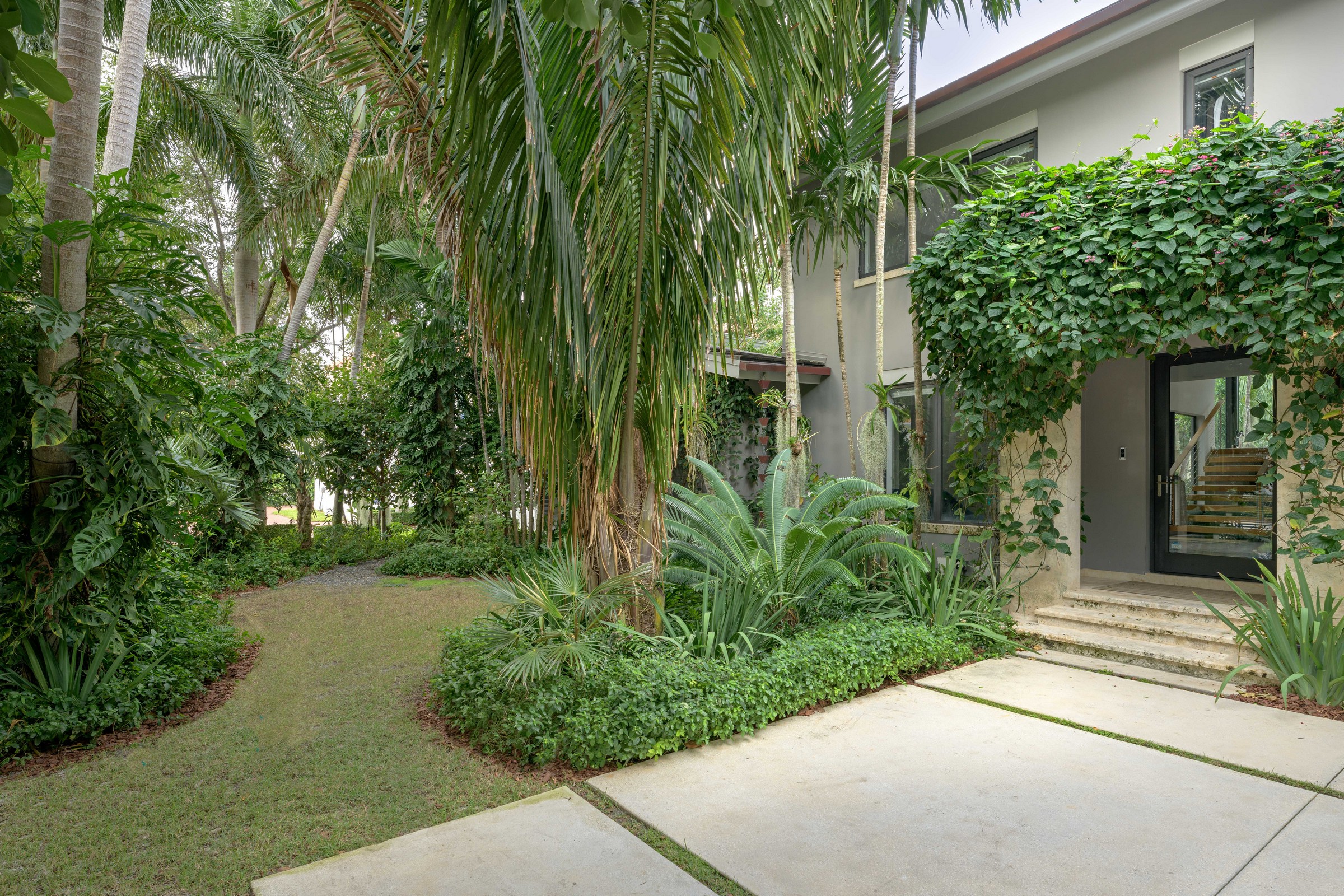 6840 Sunrise Place Coral Gables FL 33133