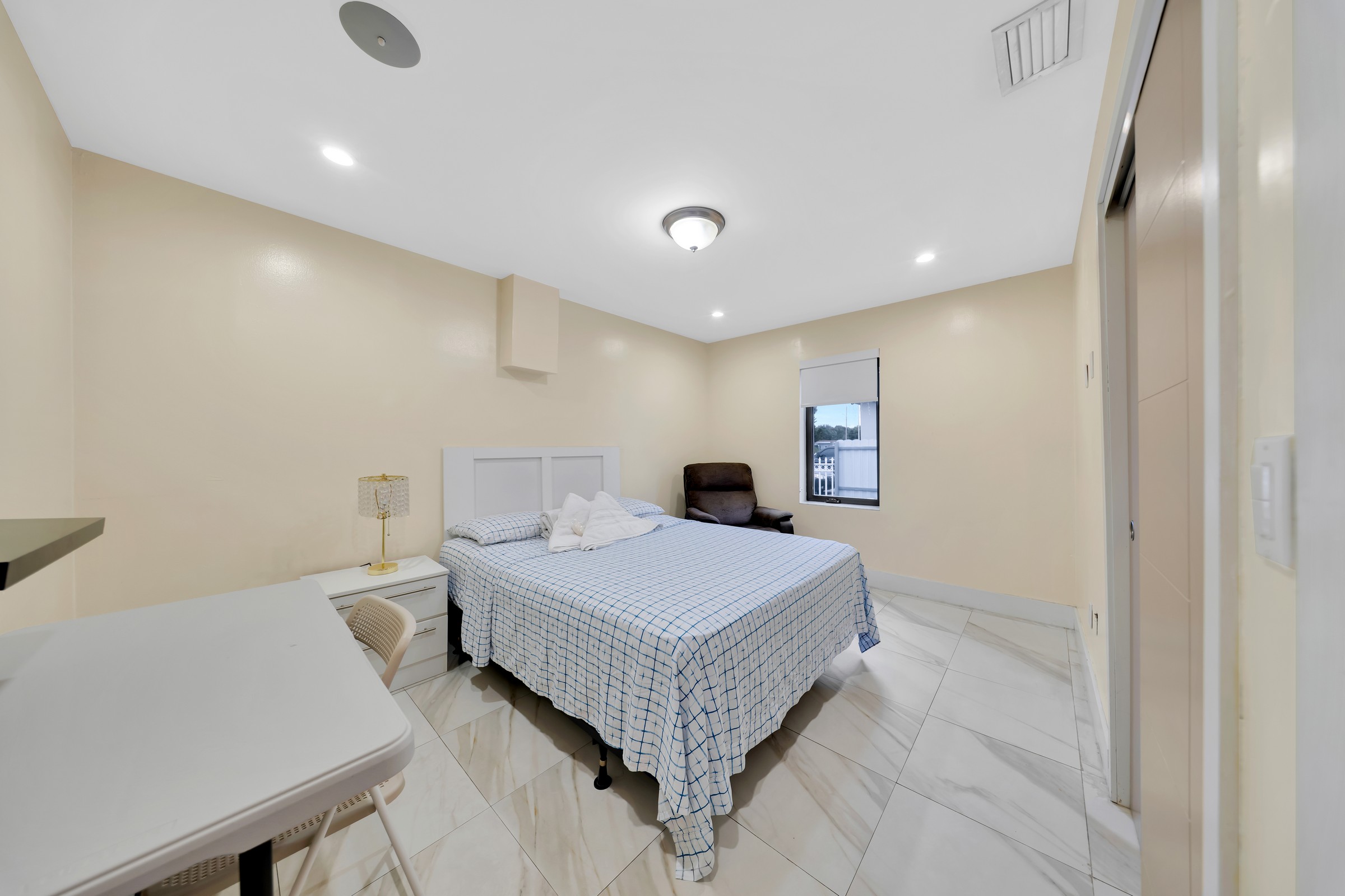 458 E 20th Street Hialeah FL 33013