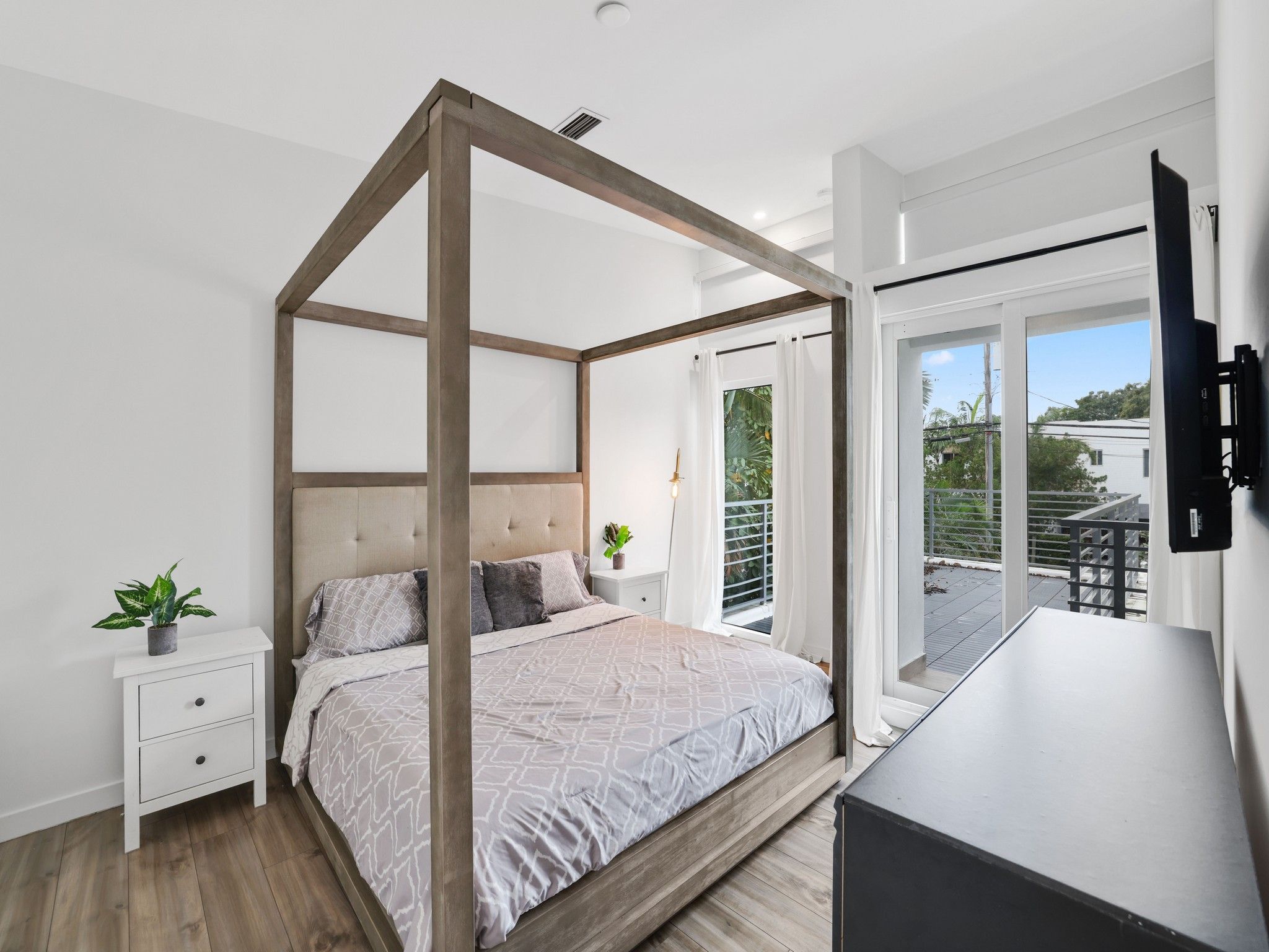 1124 NE 2nd Avenue Fort Lauderdale FL 33304