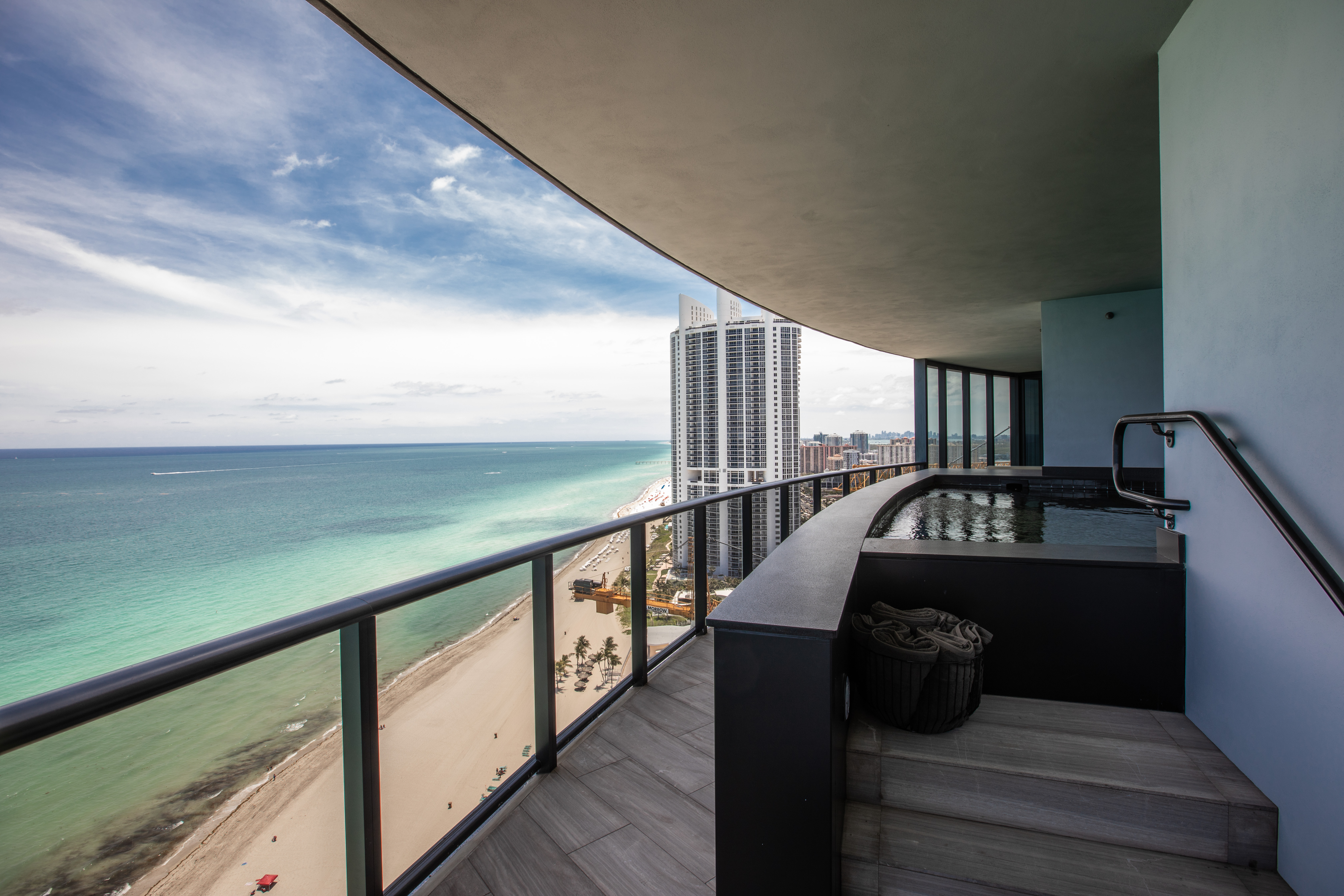 18555 Collins Avenue Sunny Isles Beach FL 33160