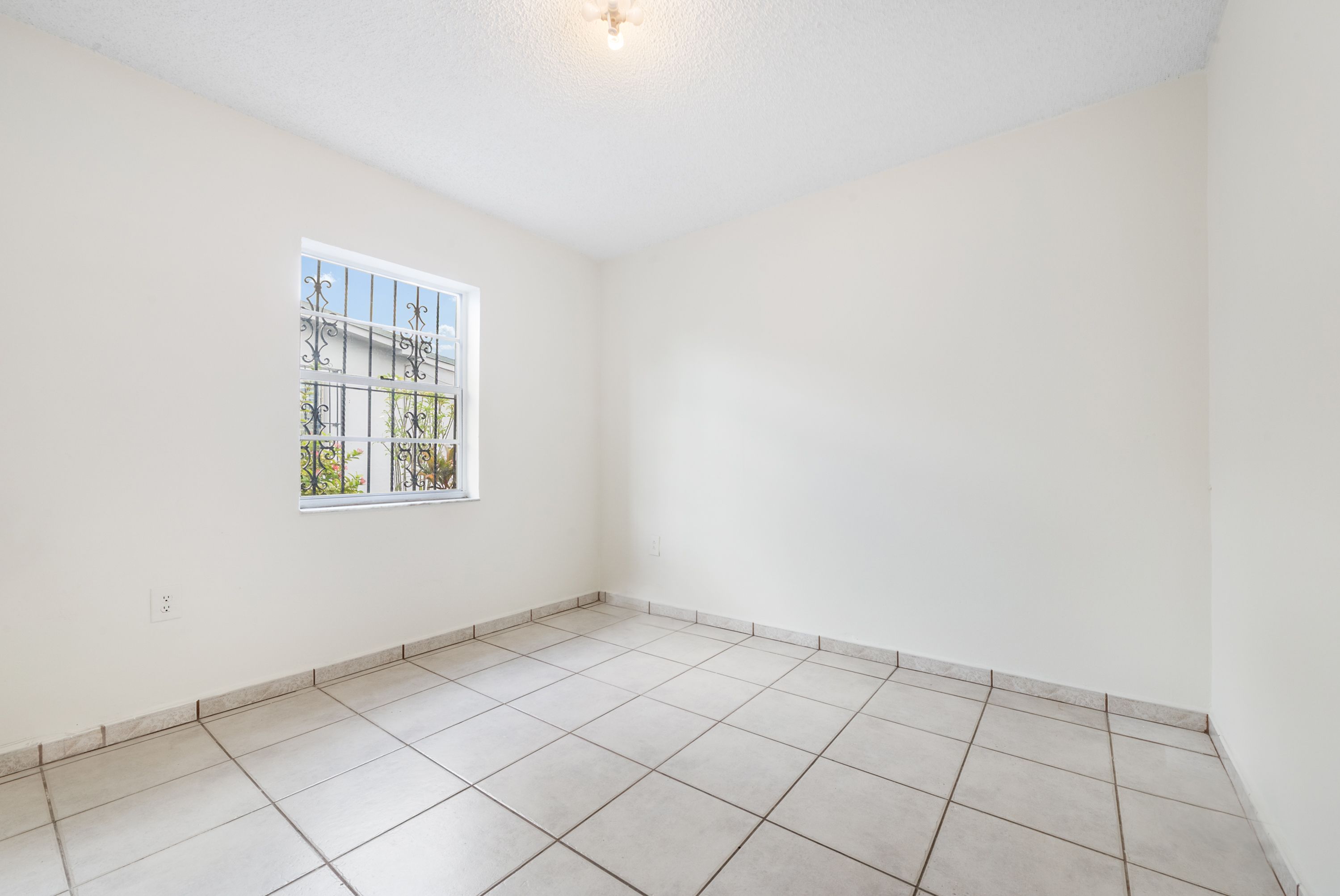 682 W 37th Street Hialeah FL 33012