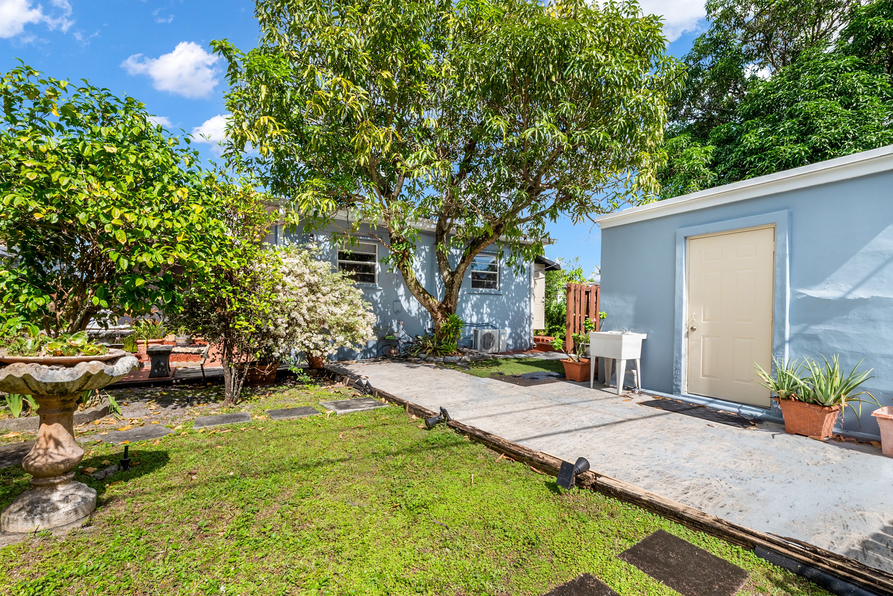 682 W 37th Street Hialeah FL 33012