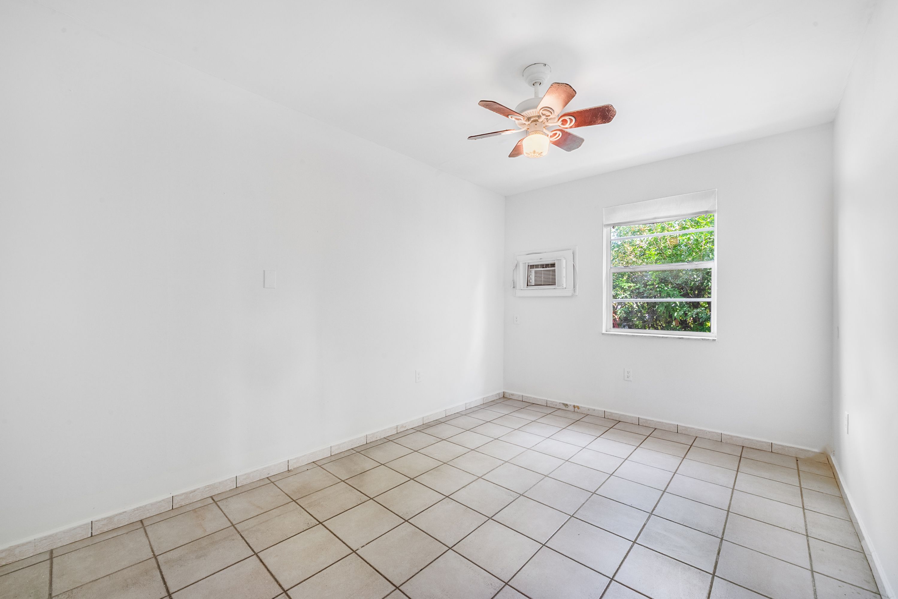 682 W 37th Street Hialeah FL 33012