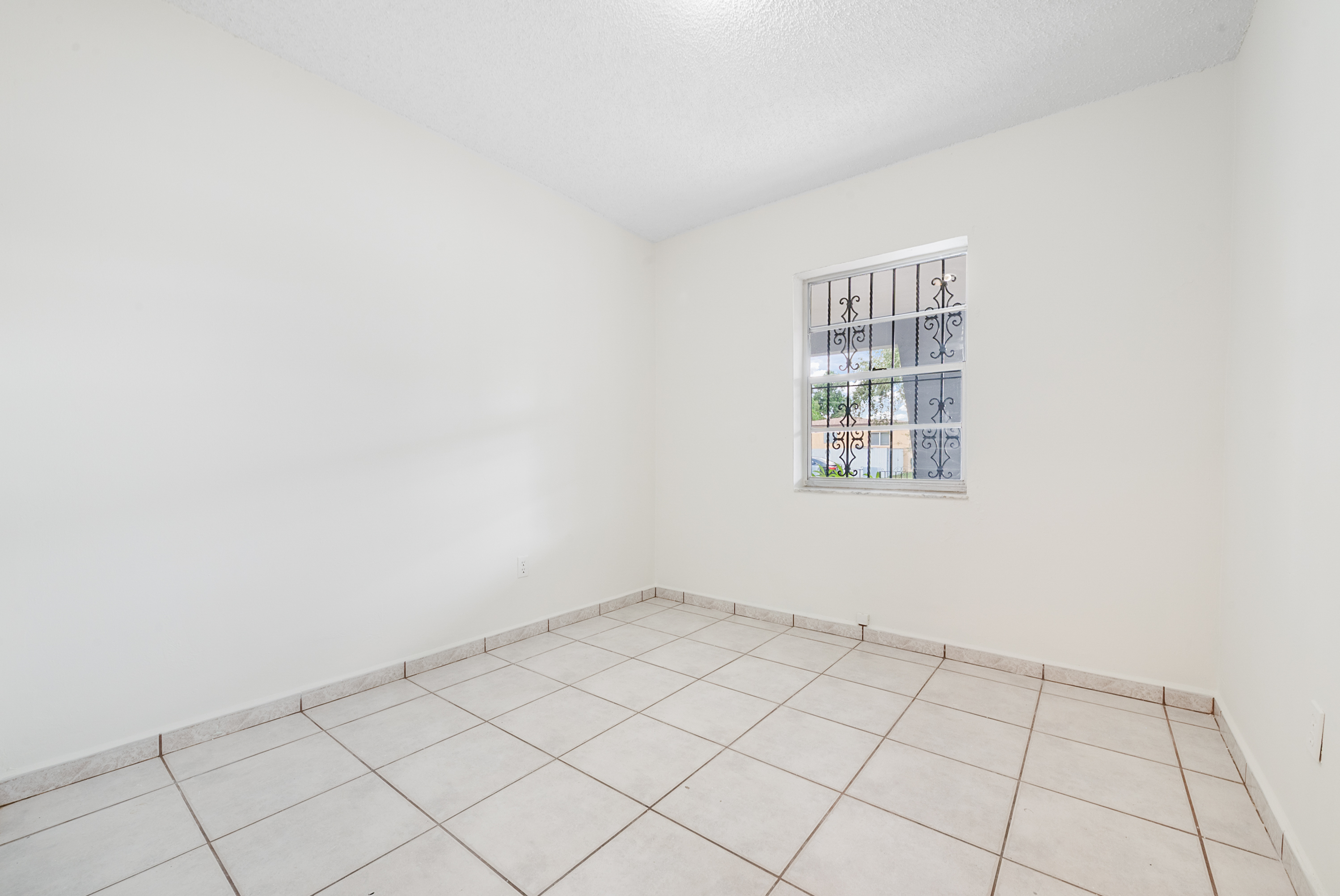 682 W 37th Street Hialeah FL 33012