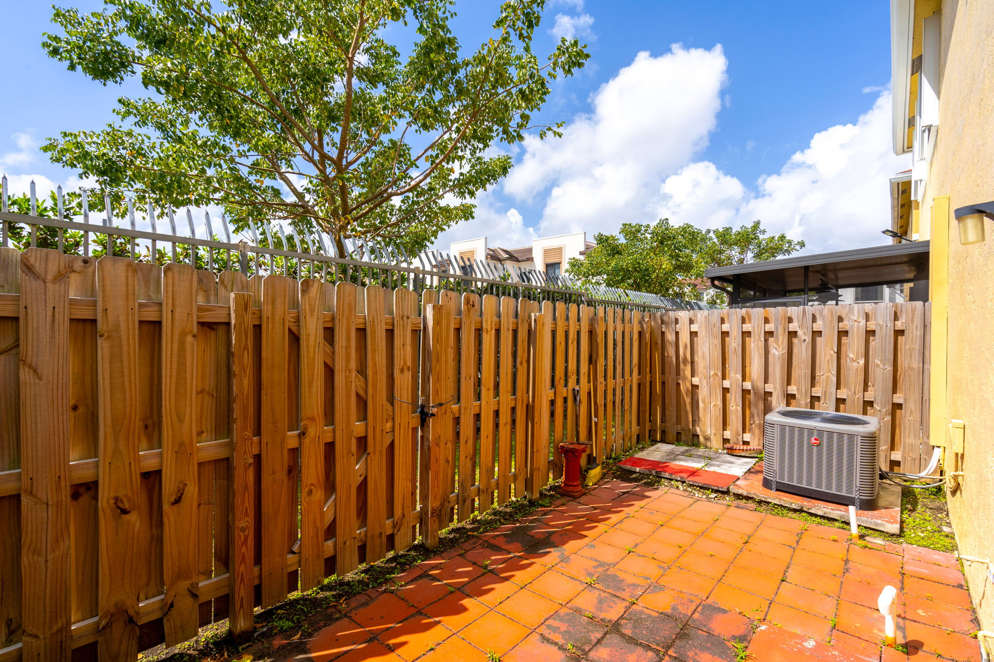 810 NE 212th Terrace Miami FL 33179