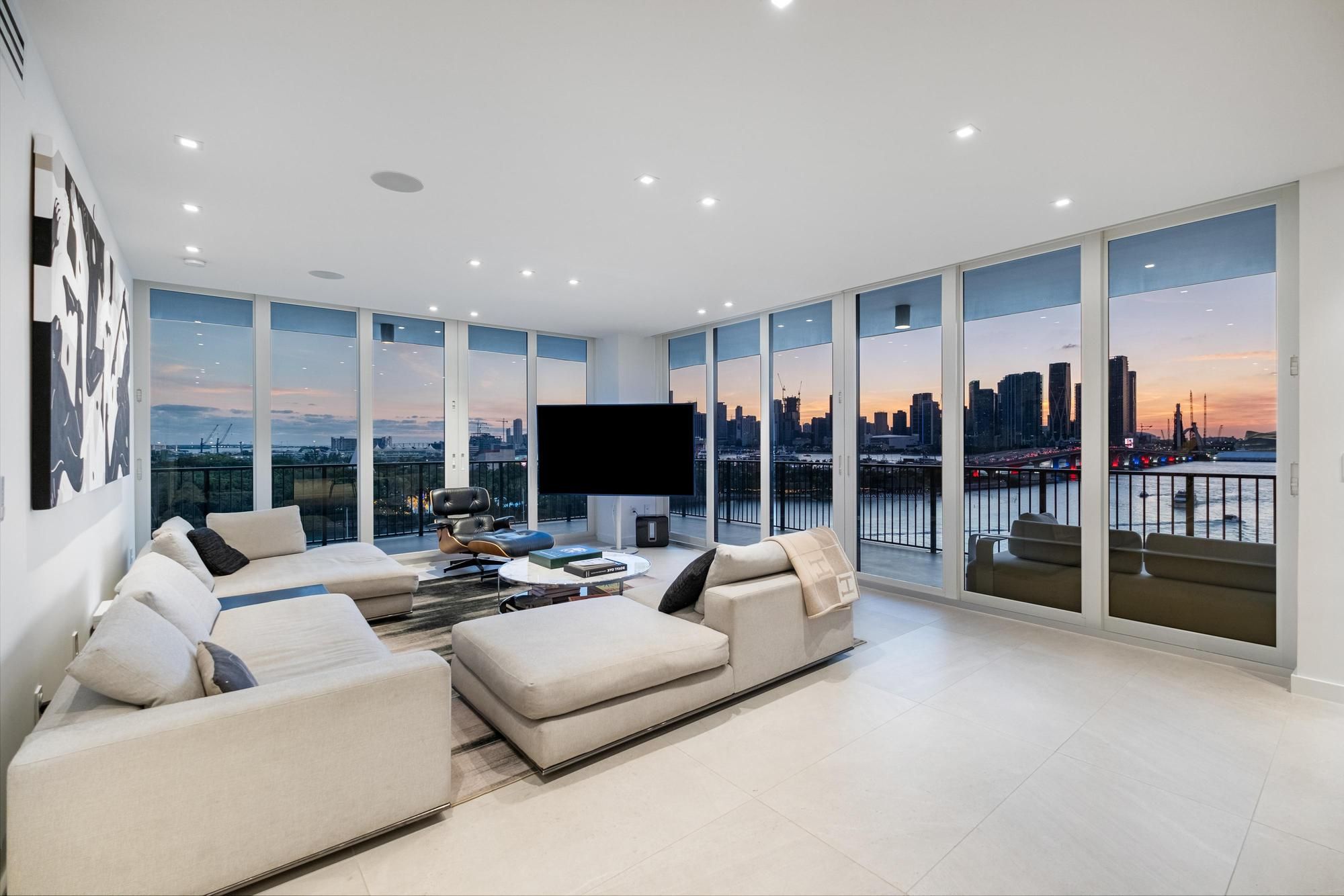 1000 Venetian Way Miami FL 33139
