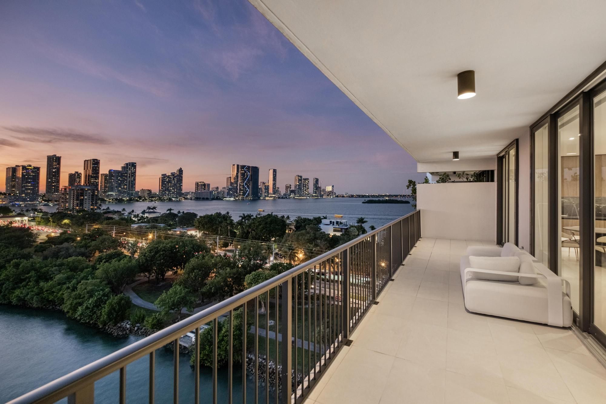 1000 Venetian Way Miami FL 33139