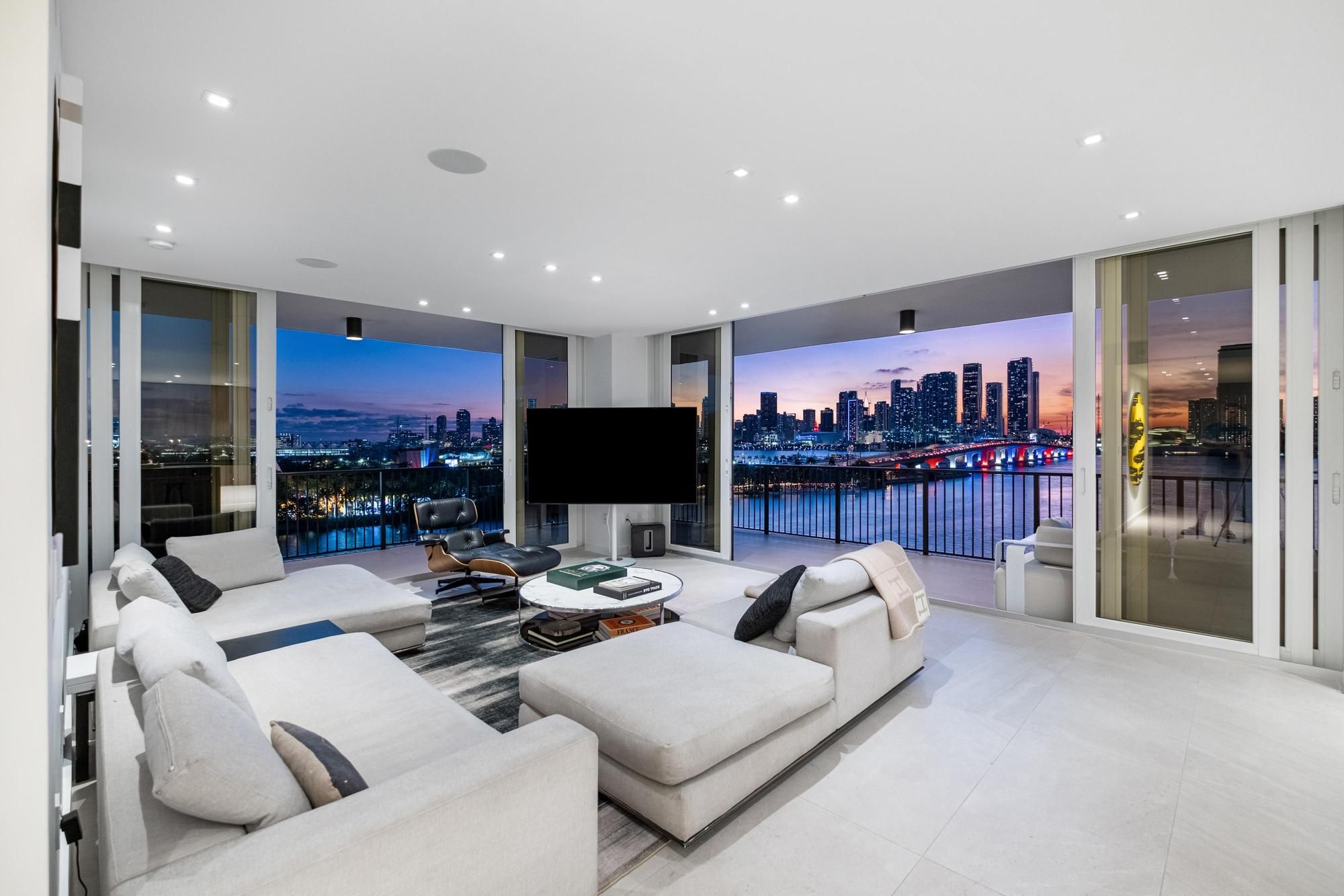 1000 Venetian Way Miami FL 33139