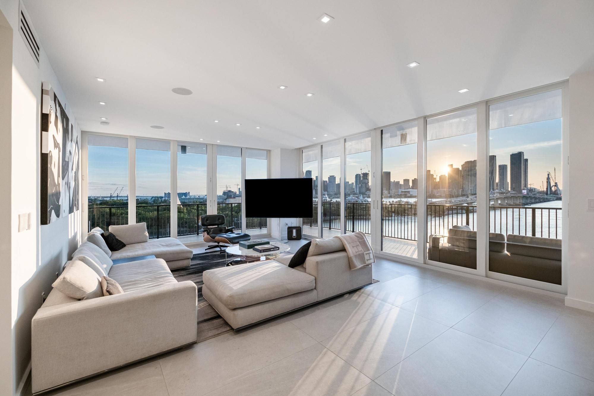 1000 Venetian Way Miami FL 33139