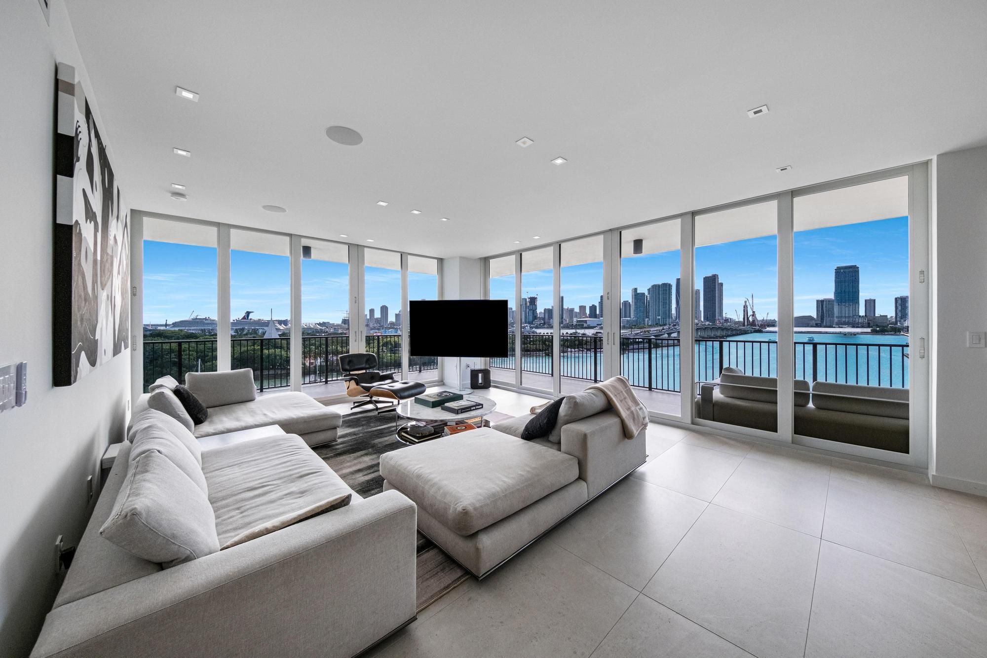 1000 Venetian Way Miami FL 33139