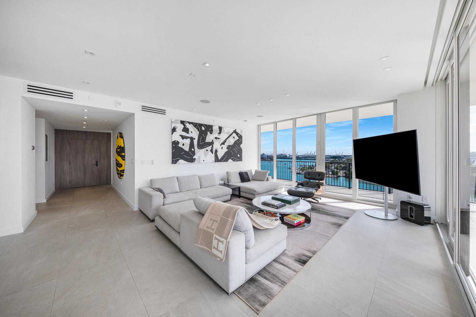 1000 Venetian Way Miami FL 33139
